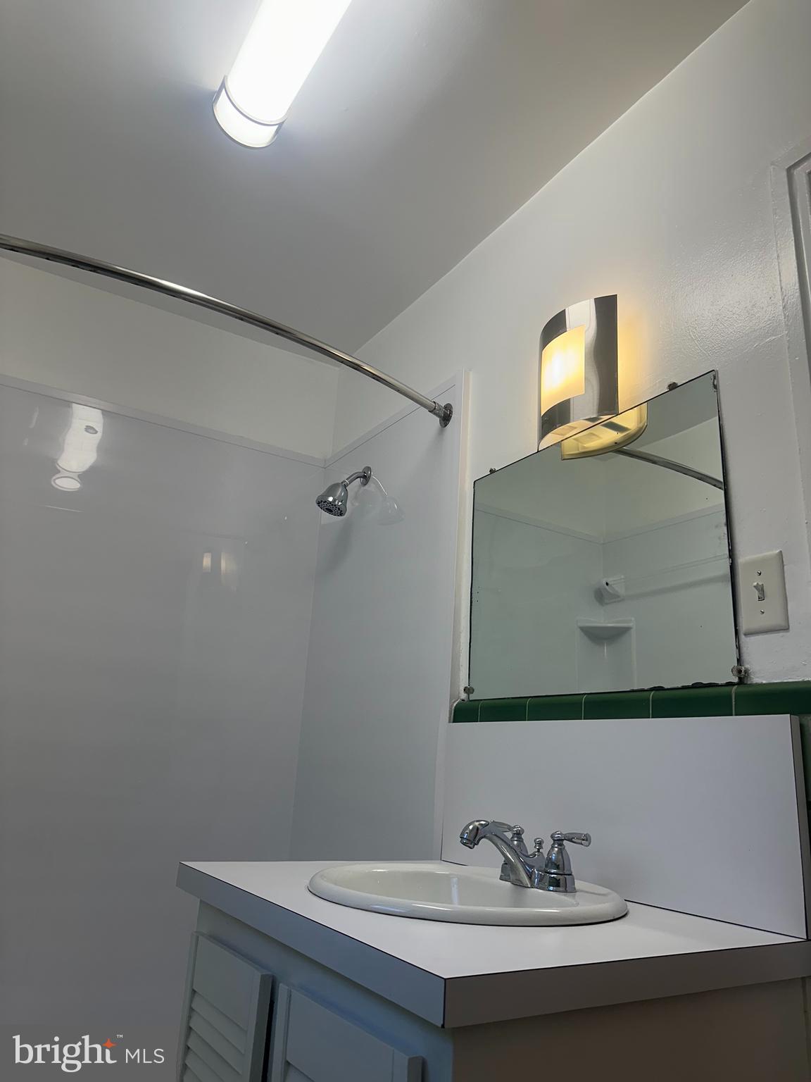 SQUIRREL HILL - Residential Lease