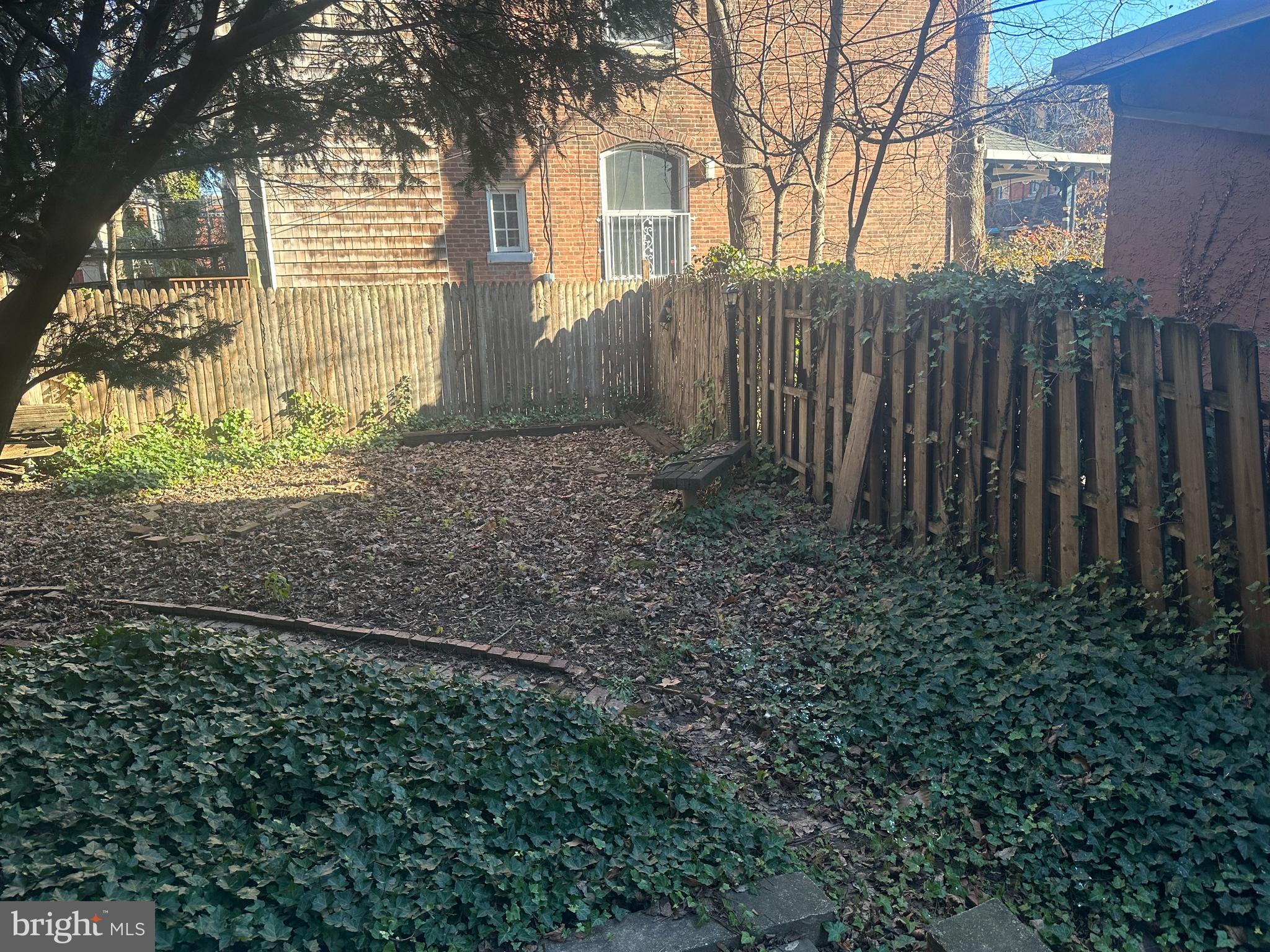 SQUIRREL HILL - Residential Lease