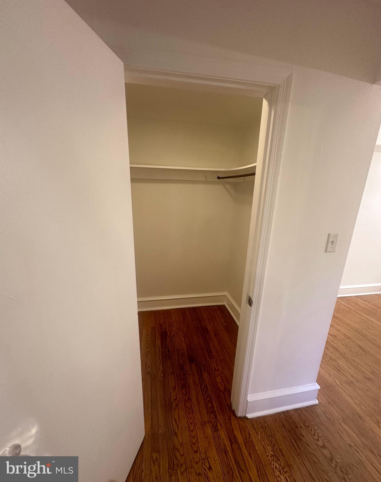 SQUIRREL HILL - Residential Lease