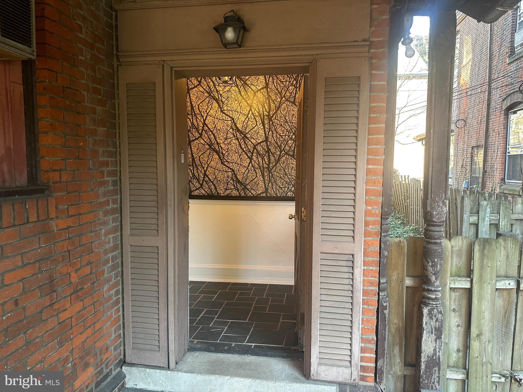 SQUIRREL HILL - Residential Lease