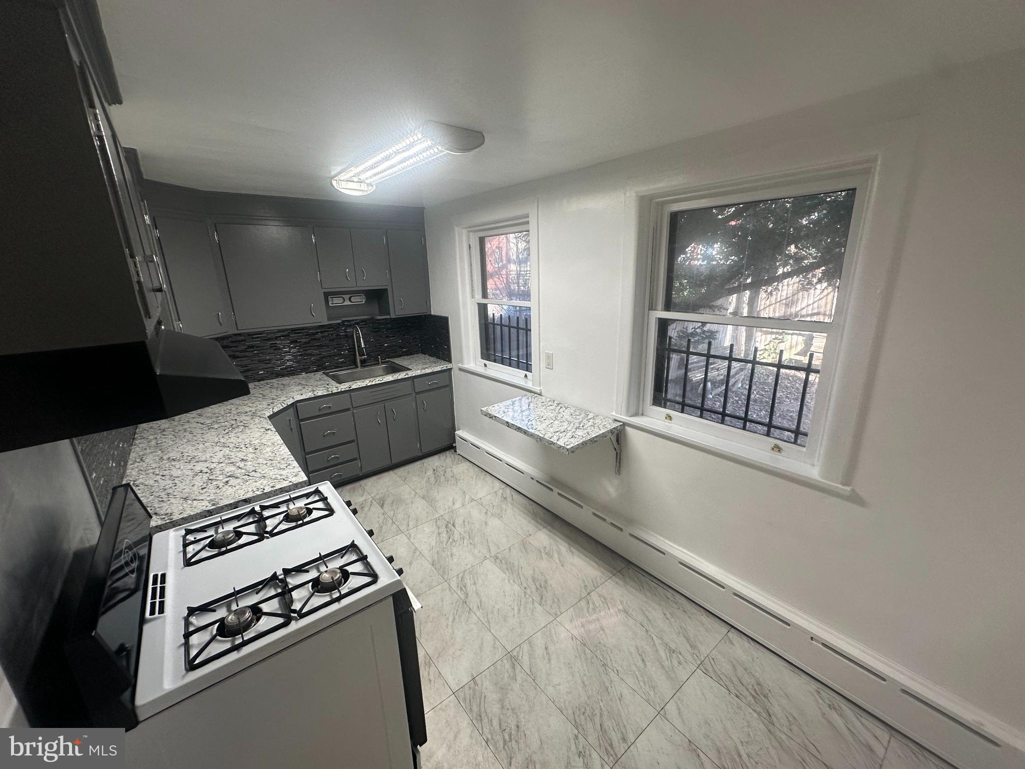 SQUIRREL HILL - Residential Lease