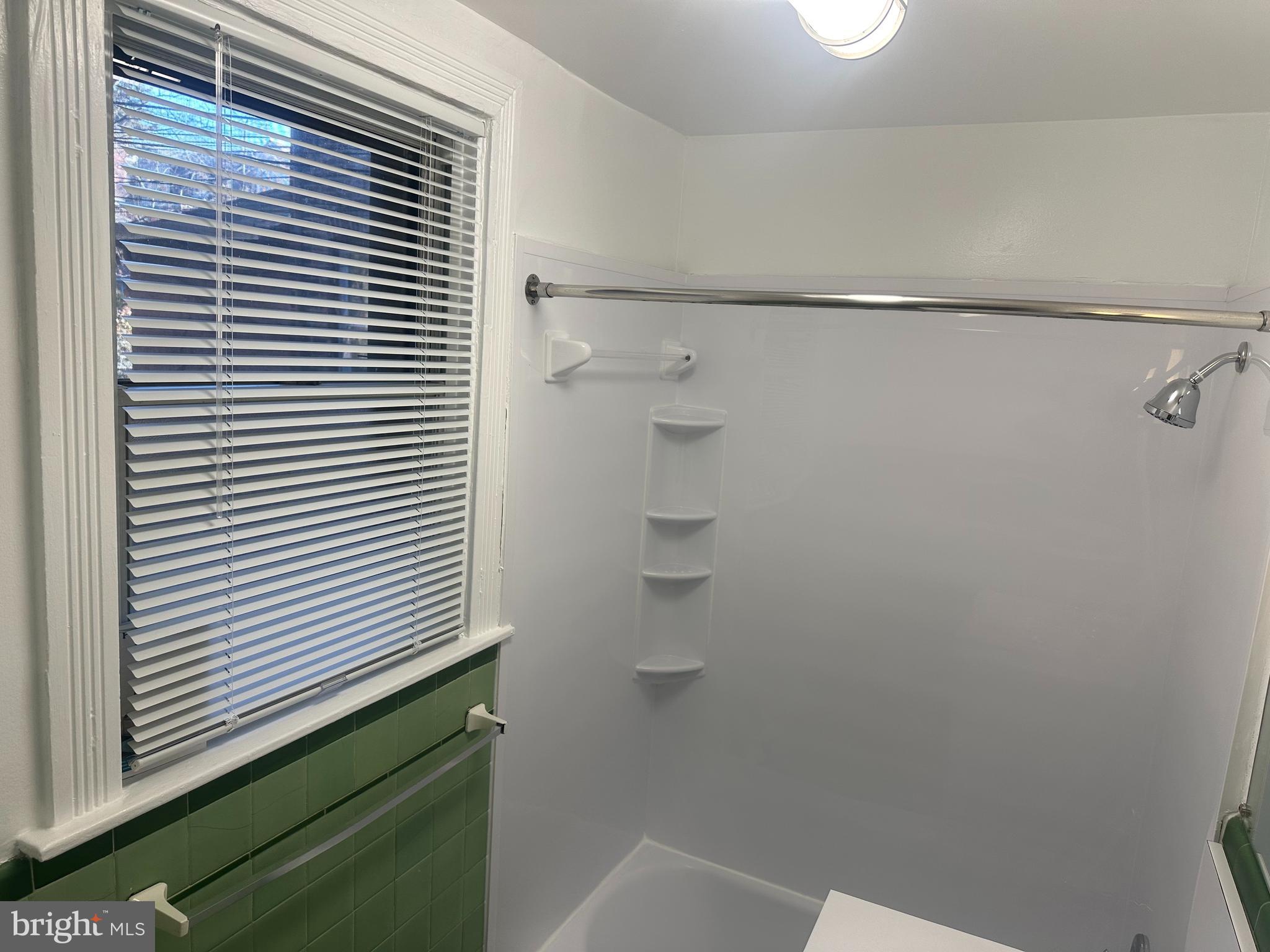 SQUIRREL HILL - Residential Lease