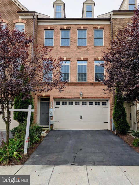 Townhouse For Sale - 2527 Rolling Forest Drive<br/> HANOVER, MD 21076