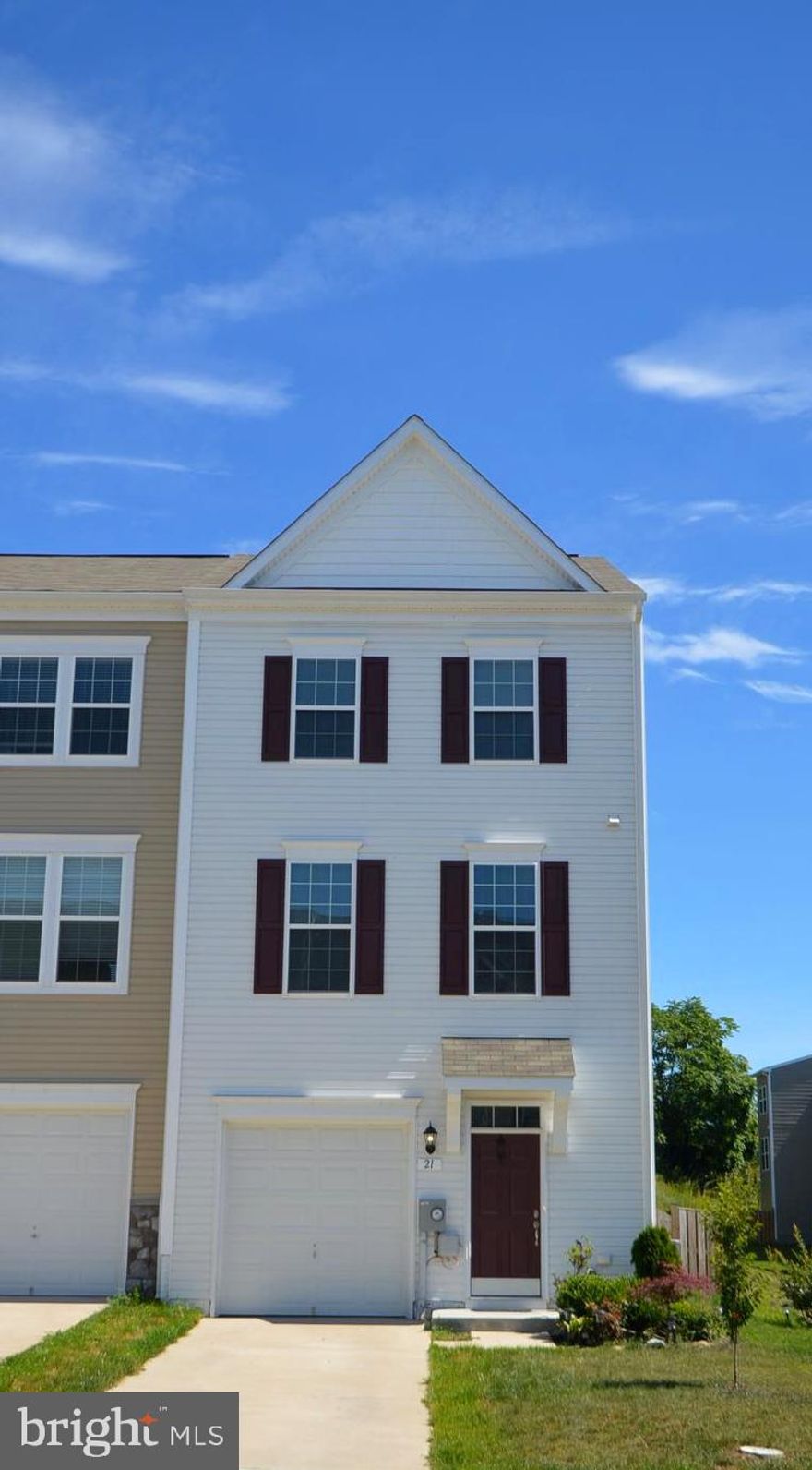 End unit townhome less than 3 years old. Conveniently located to 81. This home offers granite counters, large master with walk-in closet, finished basement and a fenced in yard.