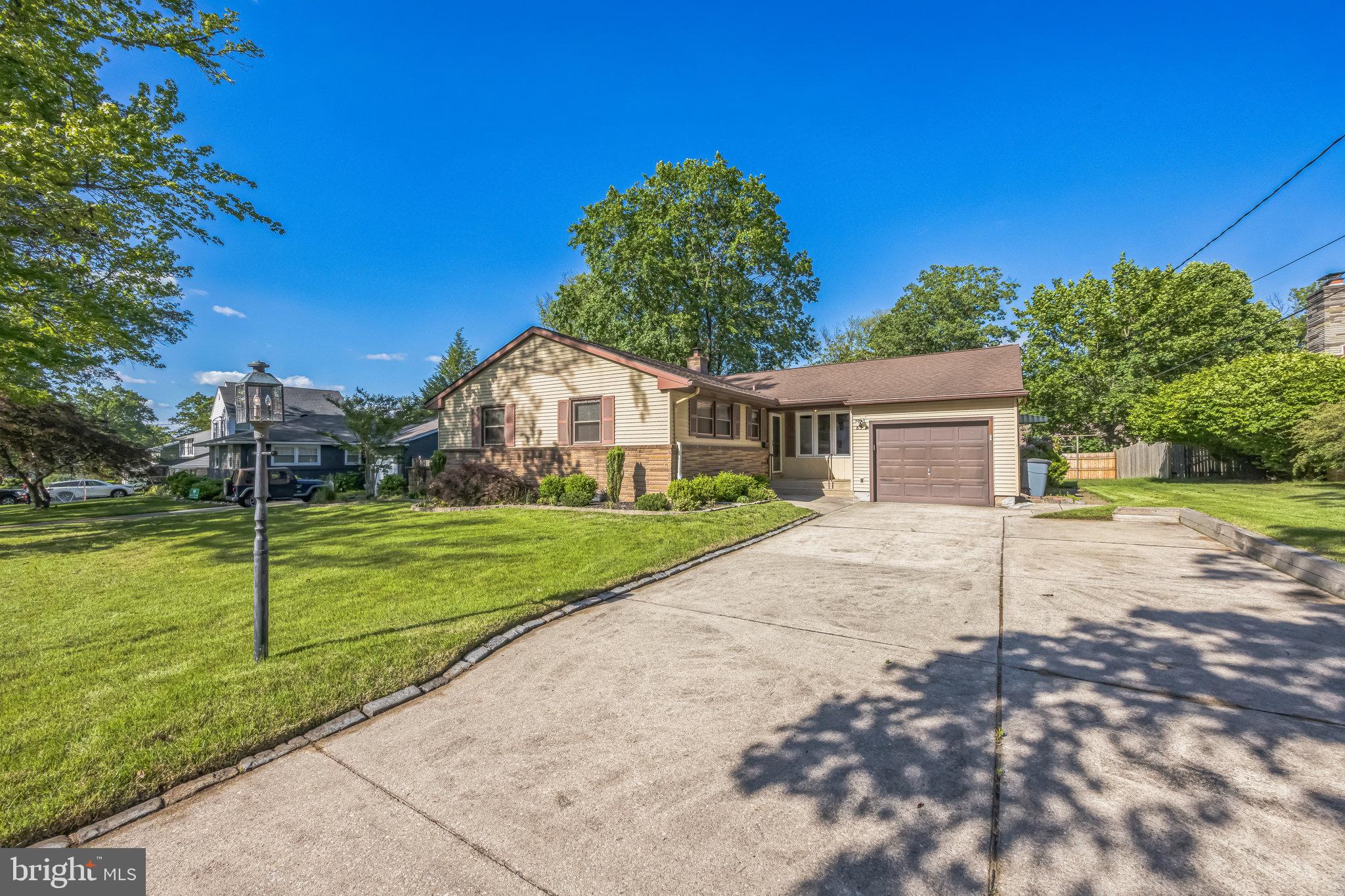 835 WAYSIDE LANE