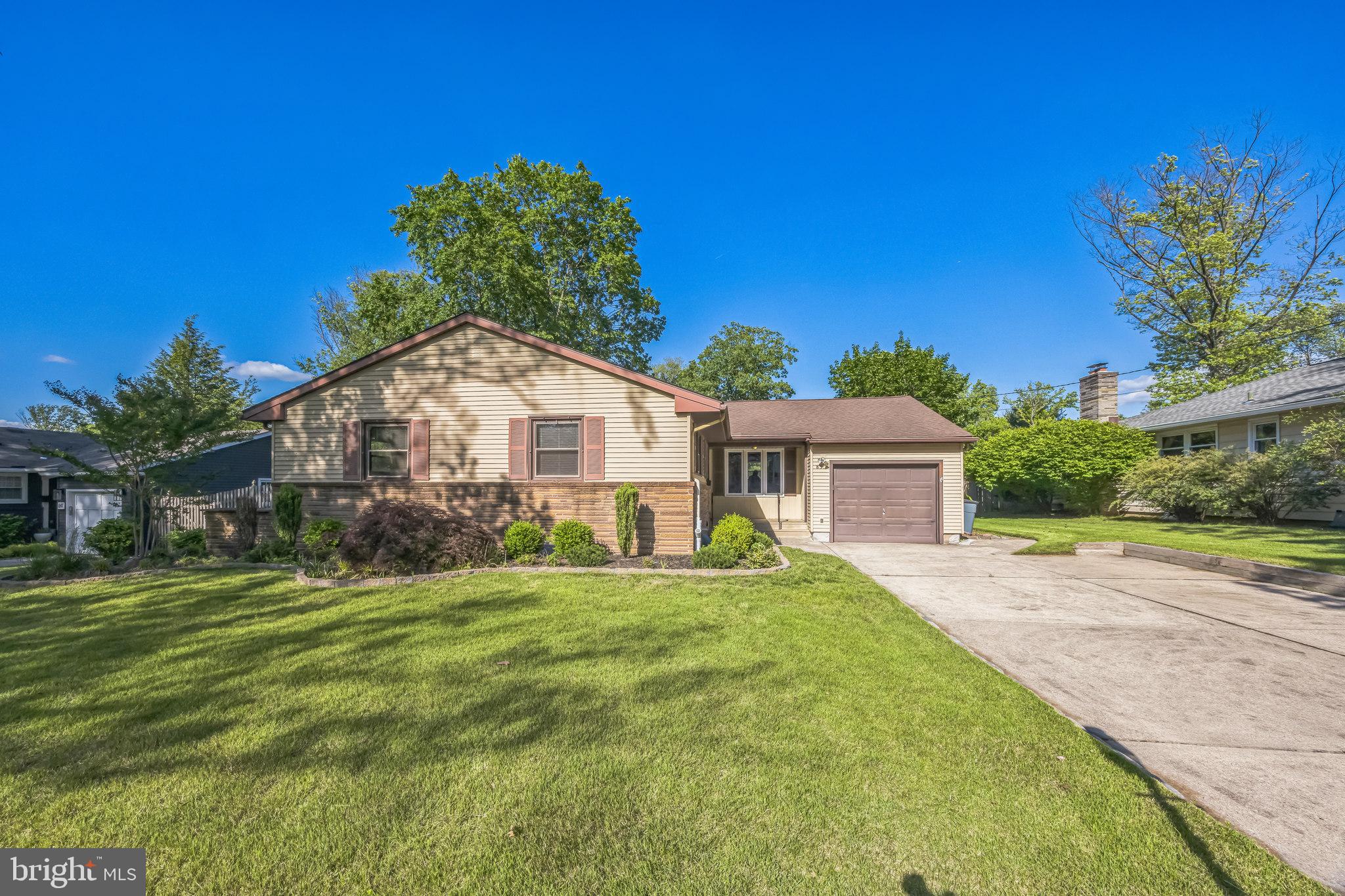 835 WAYSIDE LANE