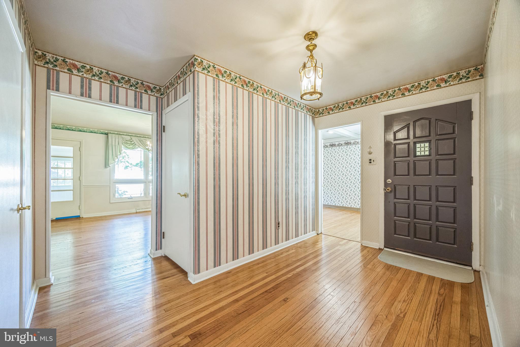 835 WAYSIDE LANE