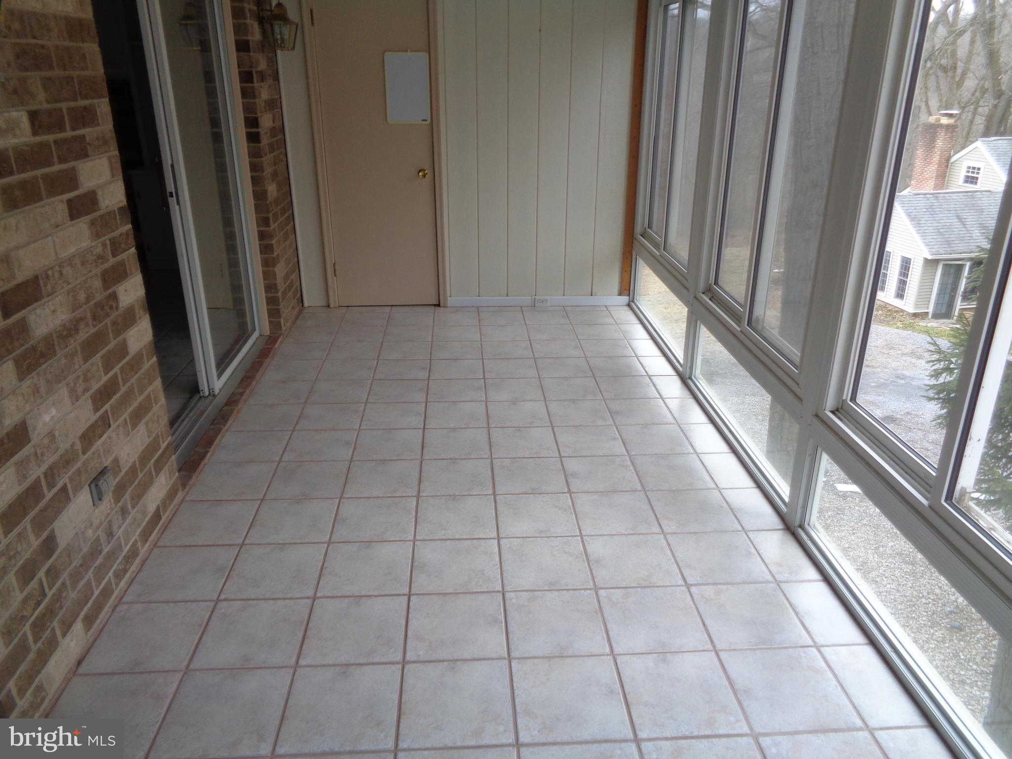 VILLAGE OF INNSBRUCK - Residential Lease