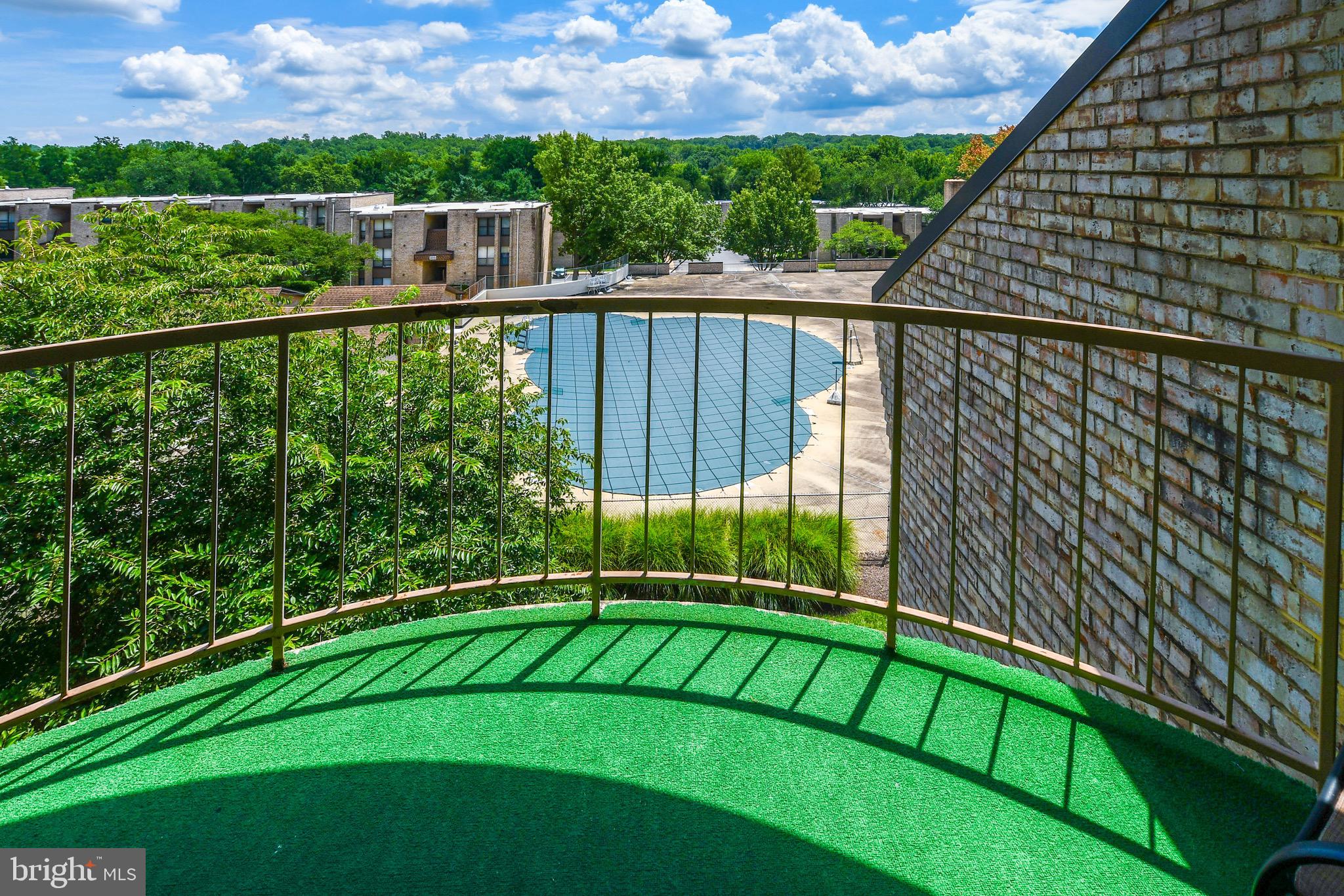 HUNTLEY SQUARE CONDOMINIUMS - Residential Lease