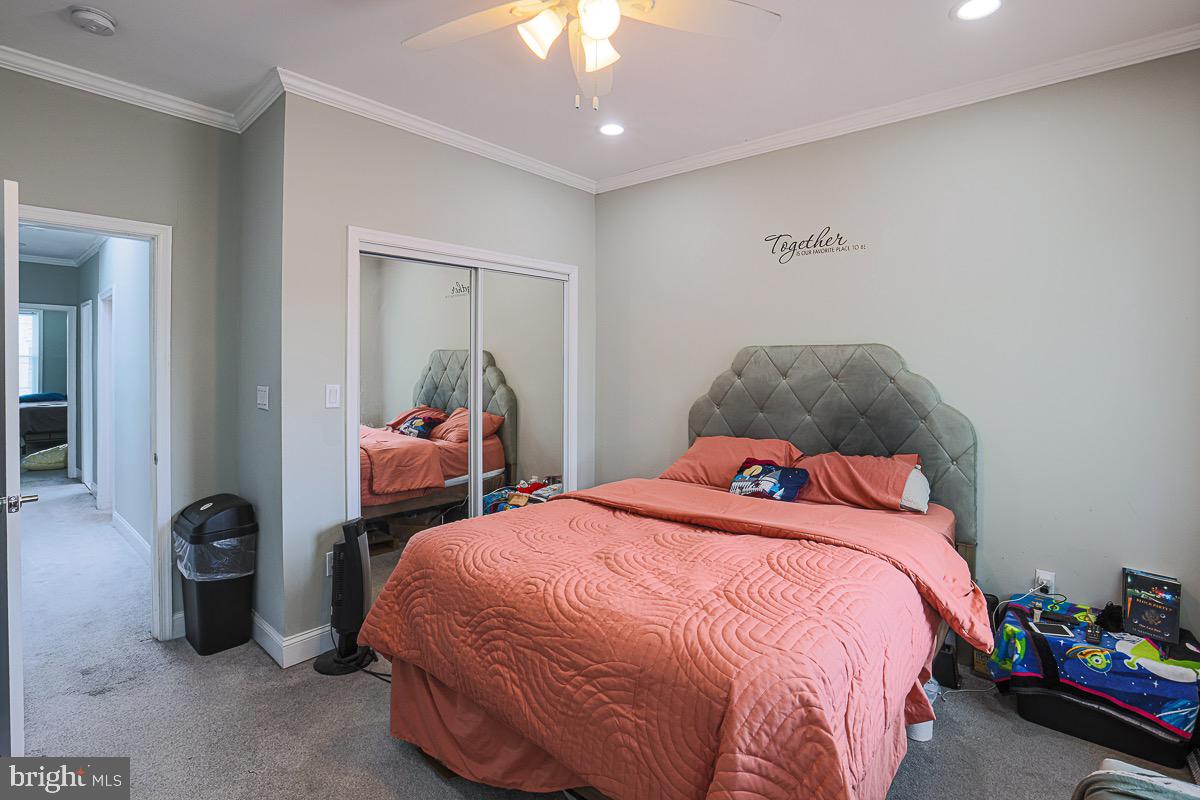 ELLWOOD PARK - Residential