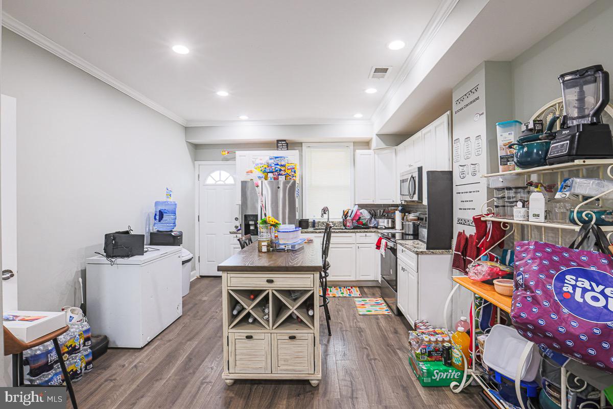 ELLWOOD PARK - Residential