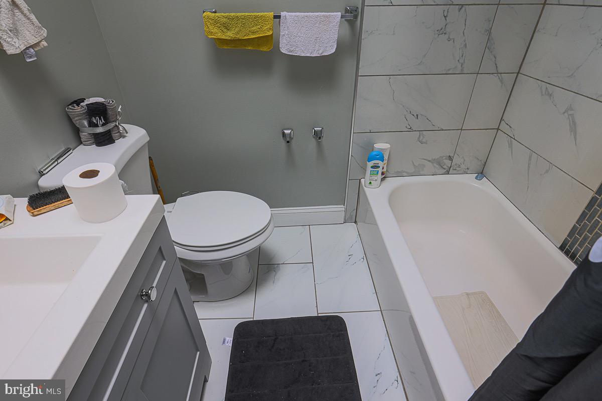 ELLWOOD PARK - Residential