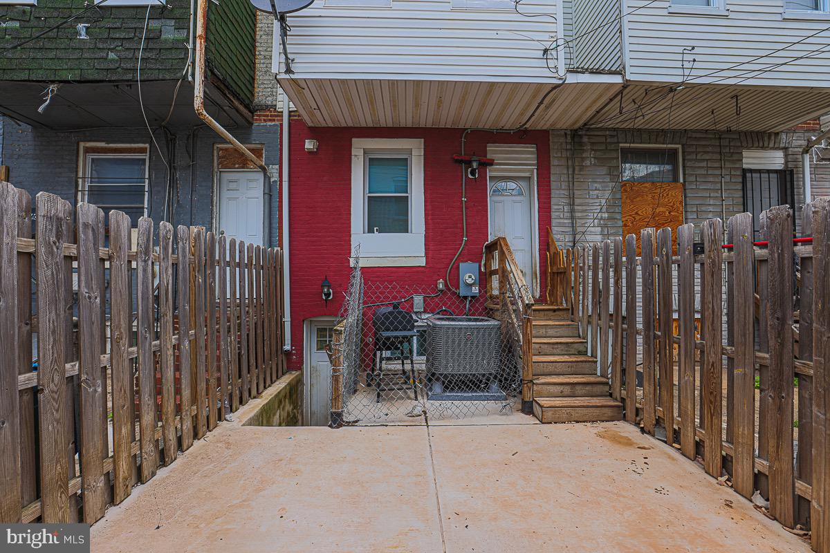 ELLWOOD PARK - Residential