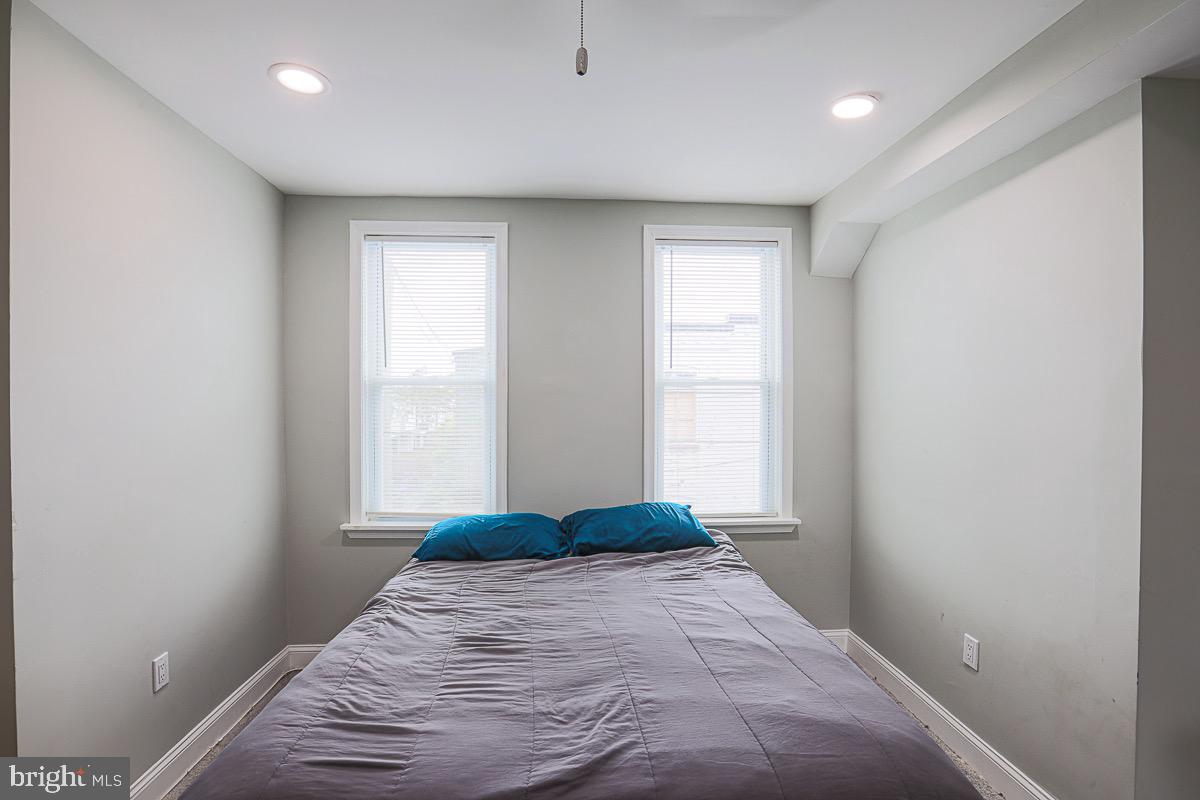 ELLWOOD PARK - Residential