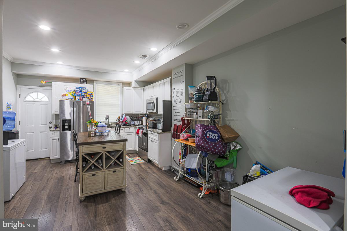 ELLWOOD PARK - Residential