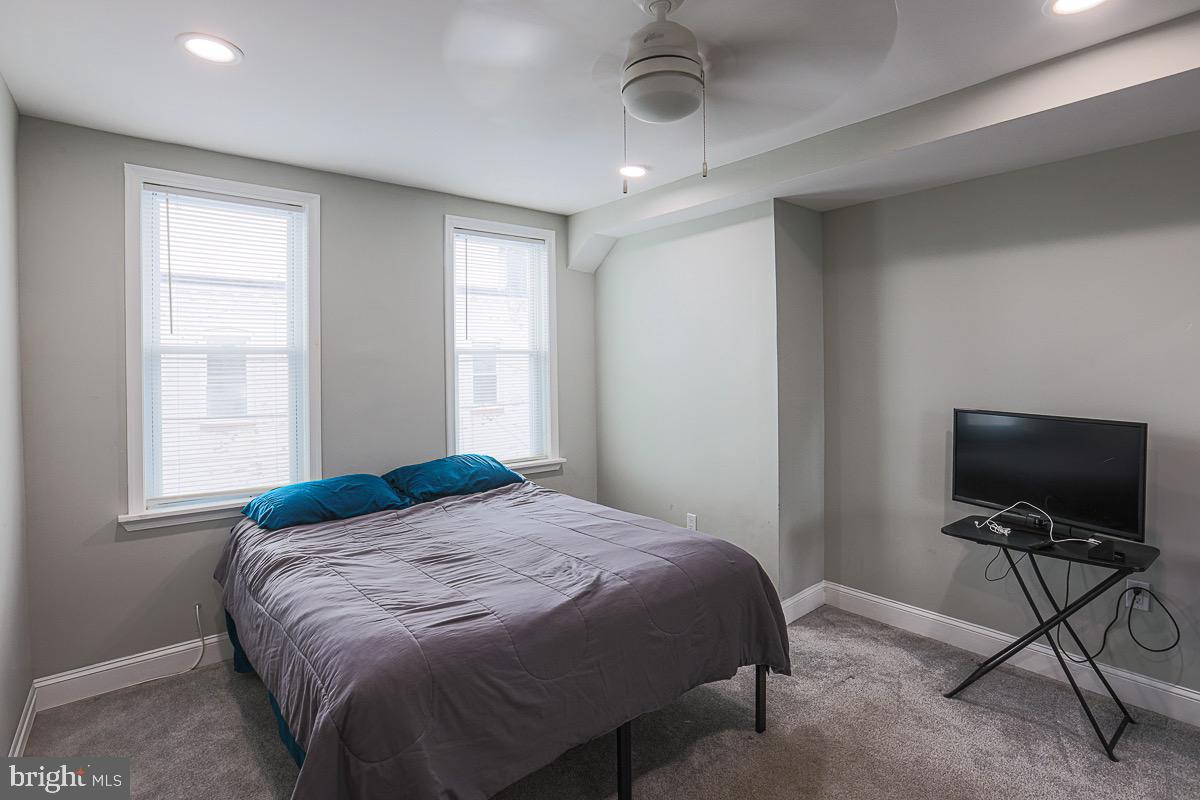 ELLWOOD PARK - Residential