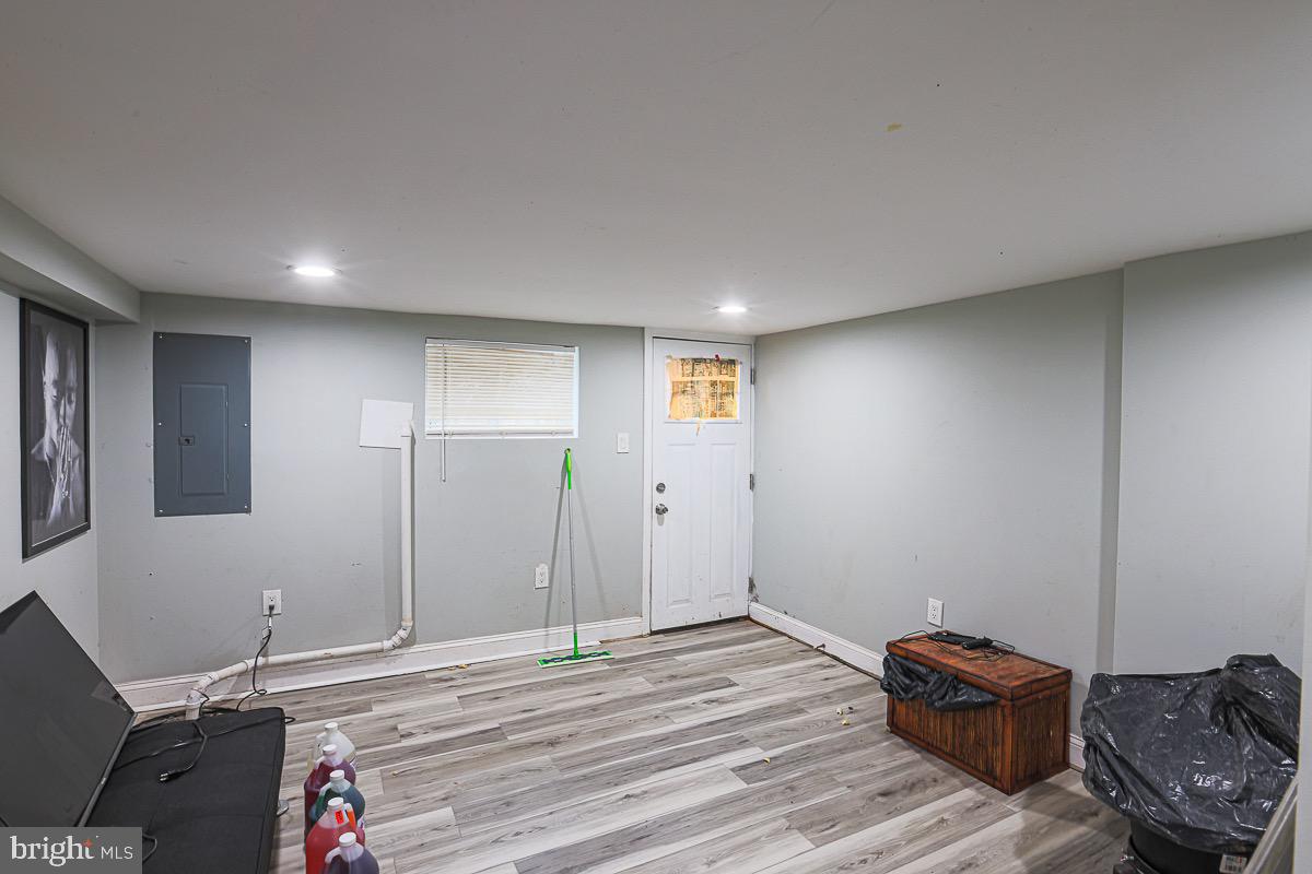 ELLWOOD PARK - Residential