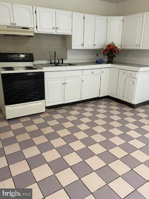 Coatesville, Pennsylvania 19320, United States, 4 Bedrooms Bedrooms, ,1 BathroomBathrooms,Residential,Pending,2779