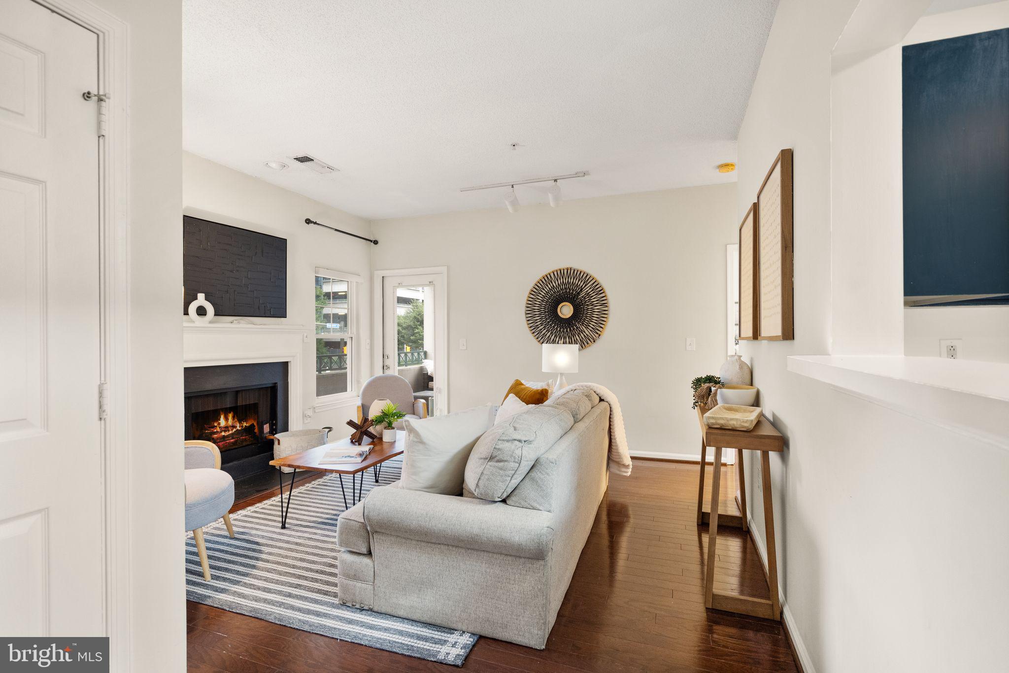 OAK PARK CONDO - Residential