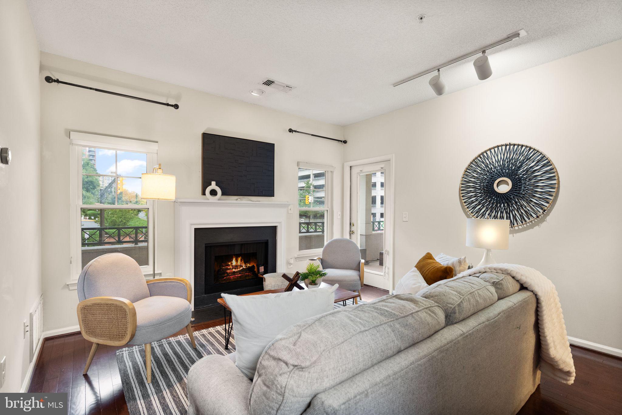 OAK PARK CONDO - Residential