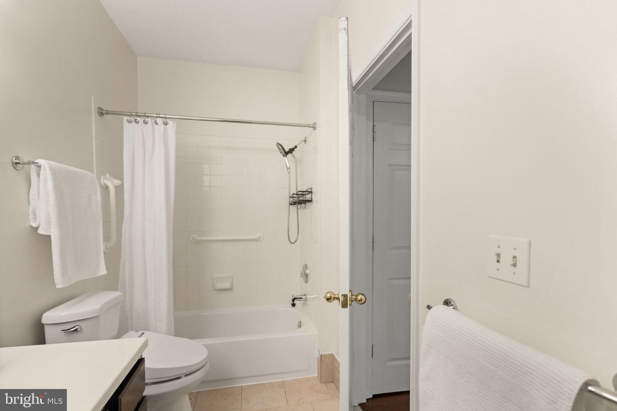 OAK PARK CONDO - Residential