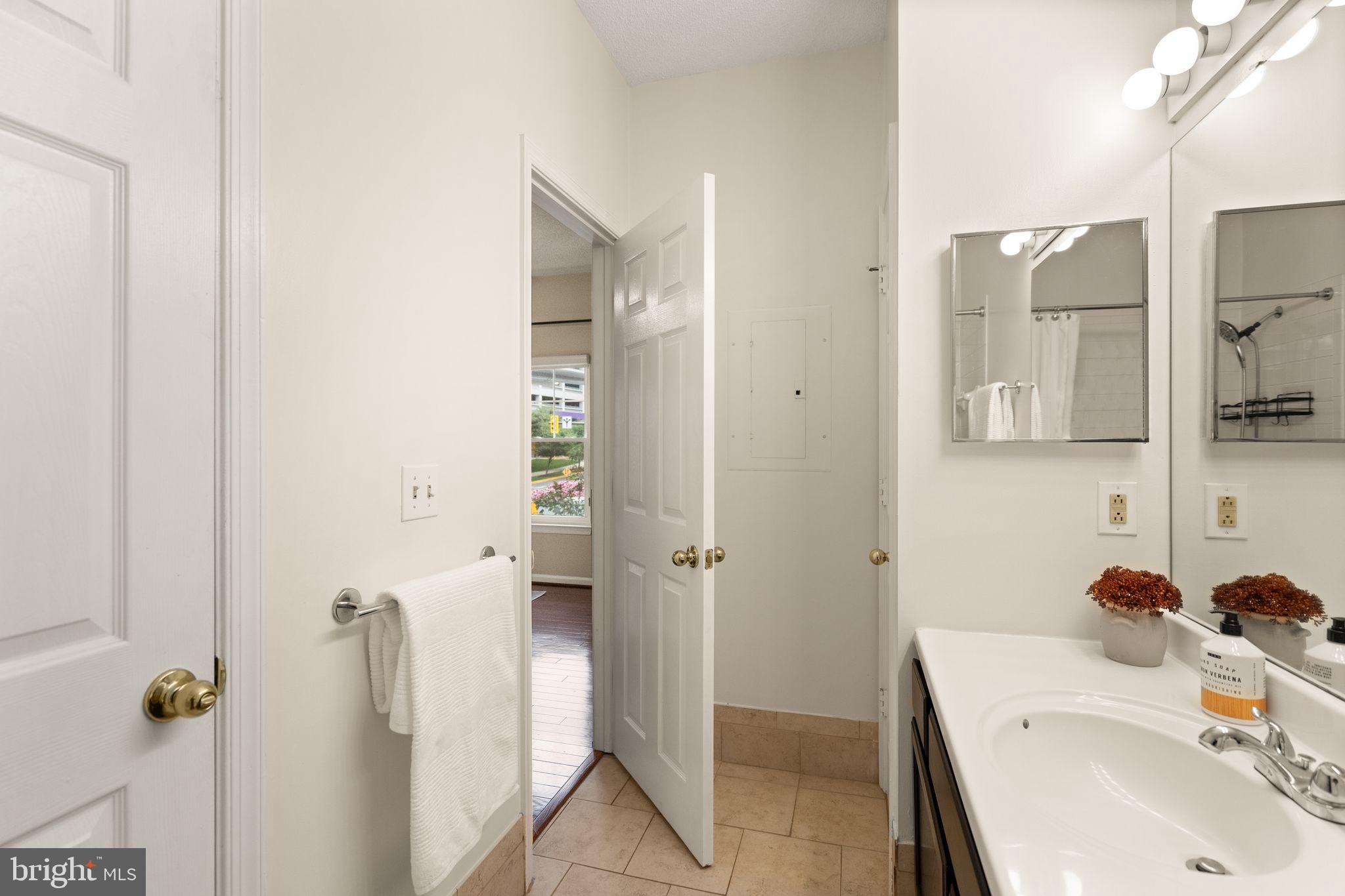 OAK PARK CONDO - Residential