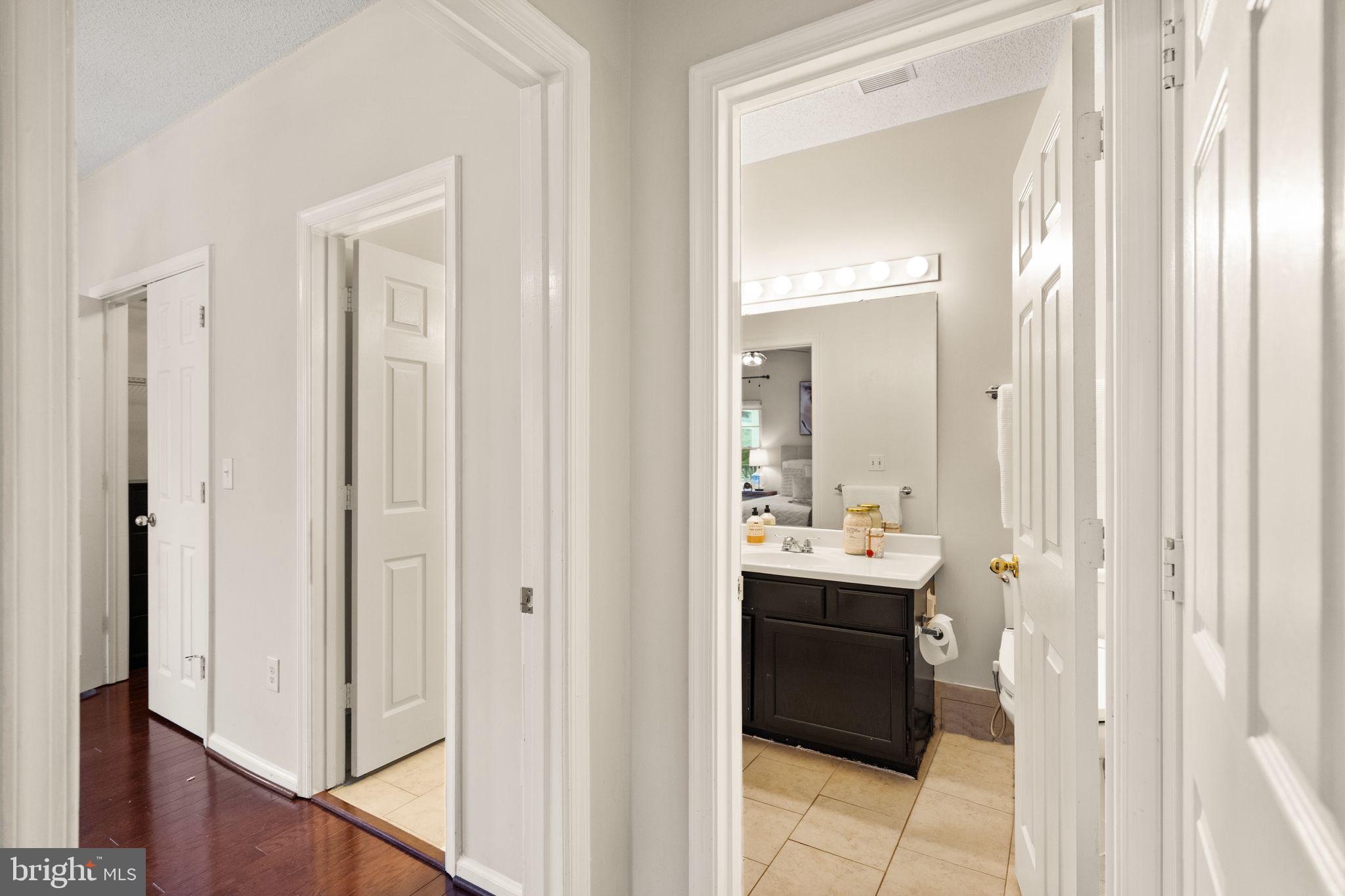 OAK PARK CONDO - Residential