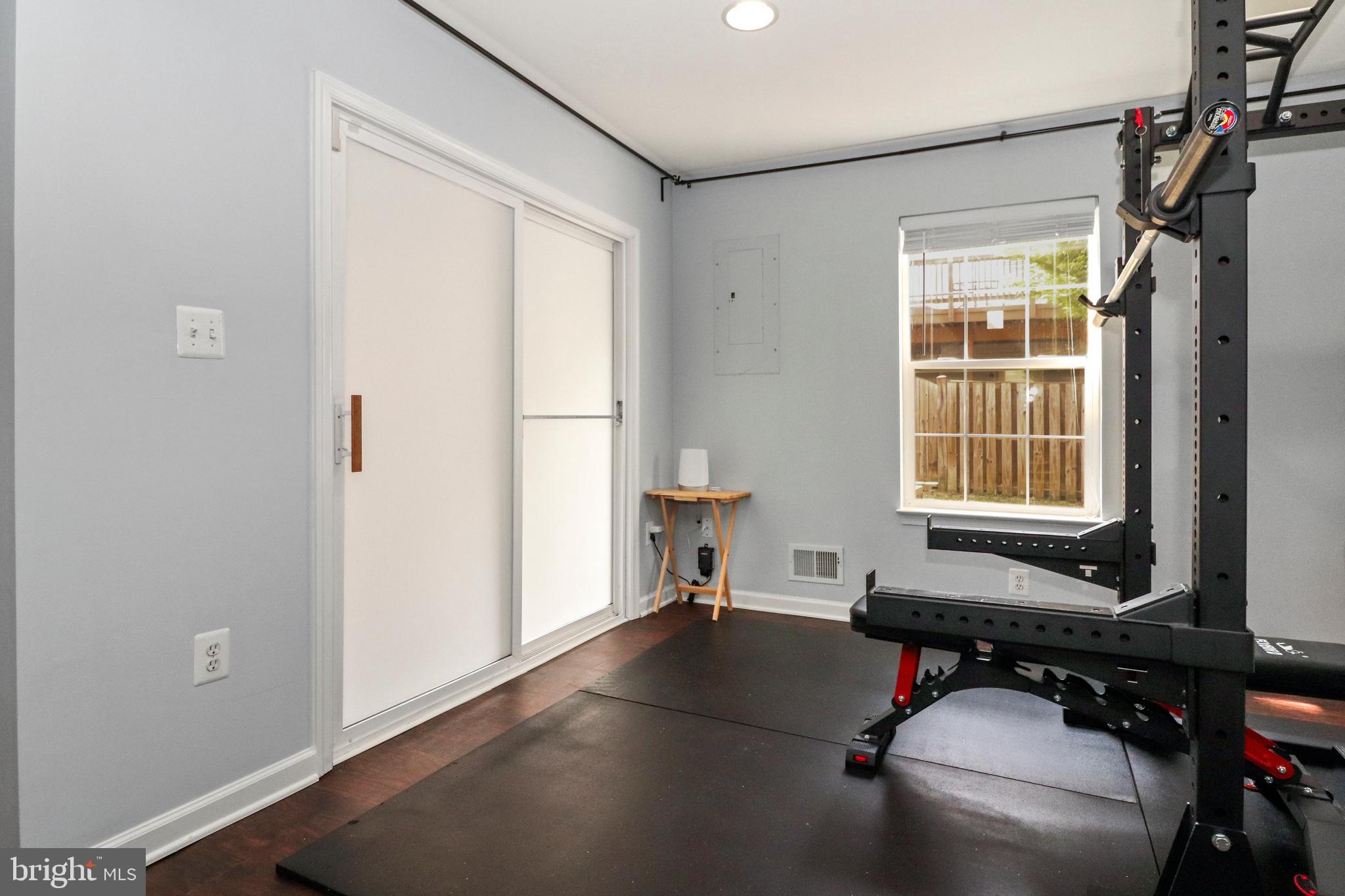 TOWNES AT FAIR LAKES GLEN - Residential