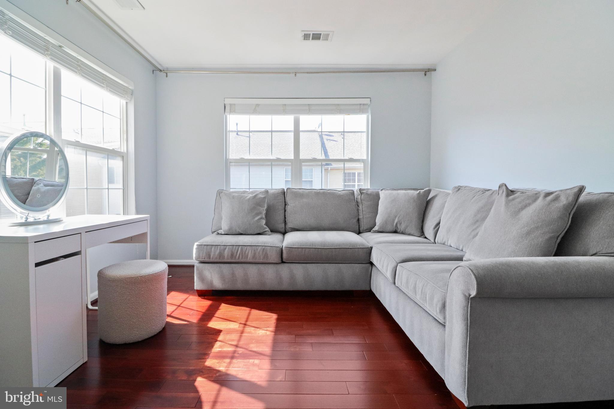 TOWNES AT FAIR LAKES GLEN - Residential