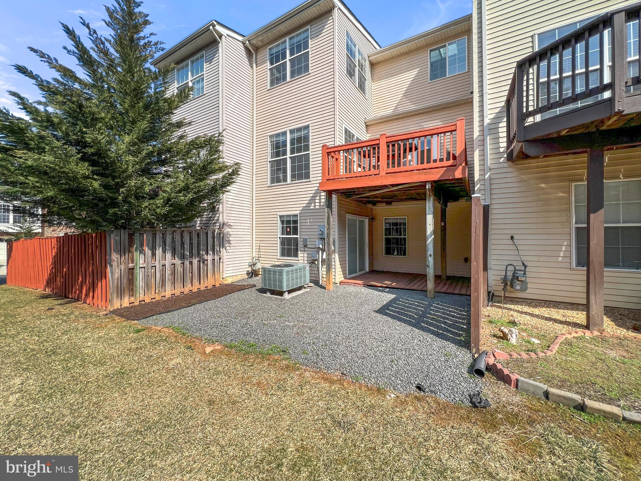 TOWNES AT FAIR LAKES GLEN - Residential