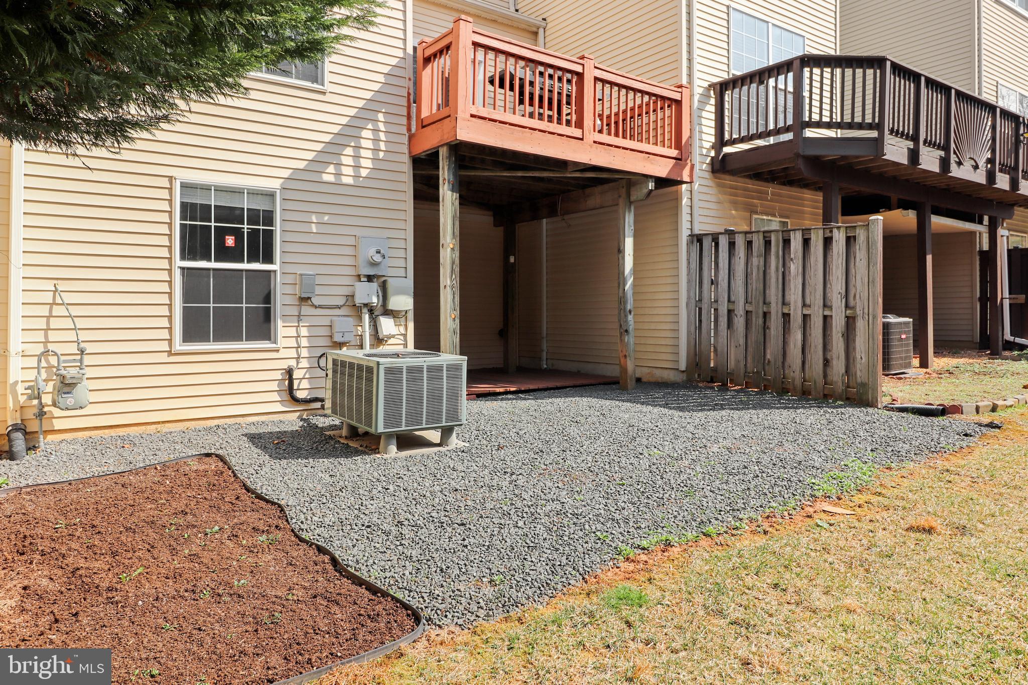 TOWNES AT FAIR LAKES GLEN - Residential