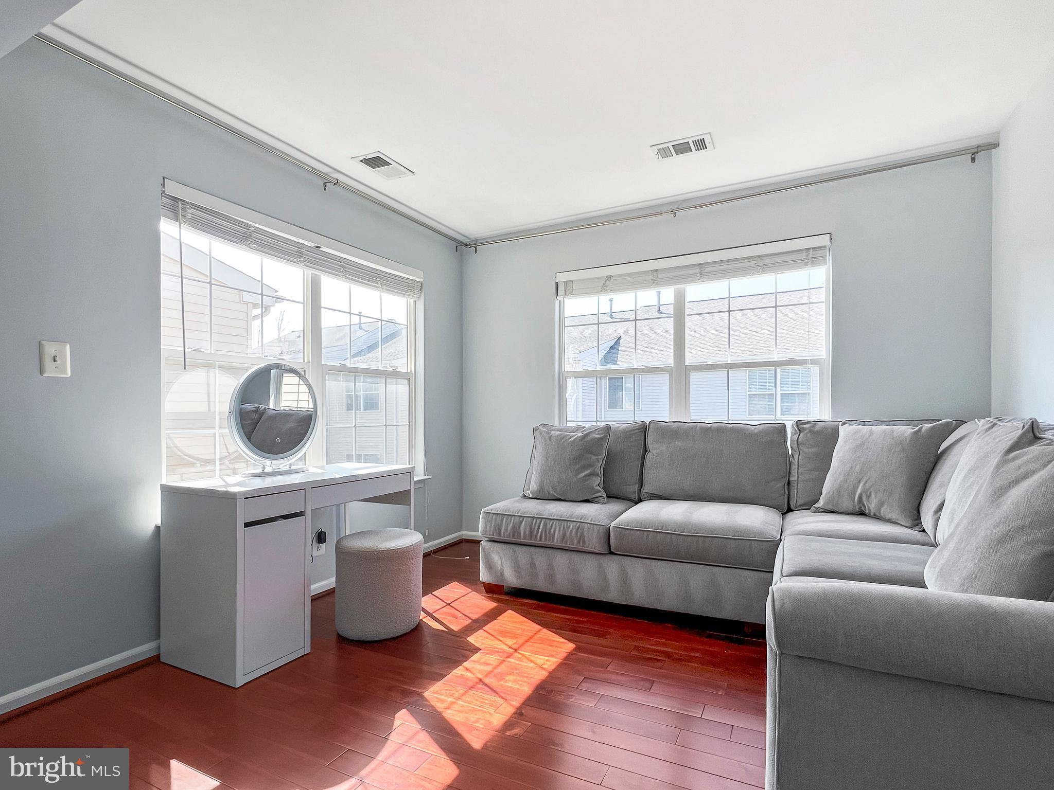 TOWNES AT FAIR LAKES GLEN - Residential