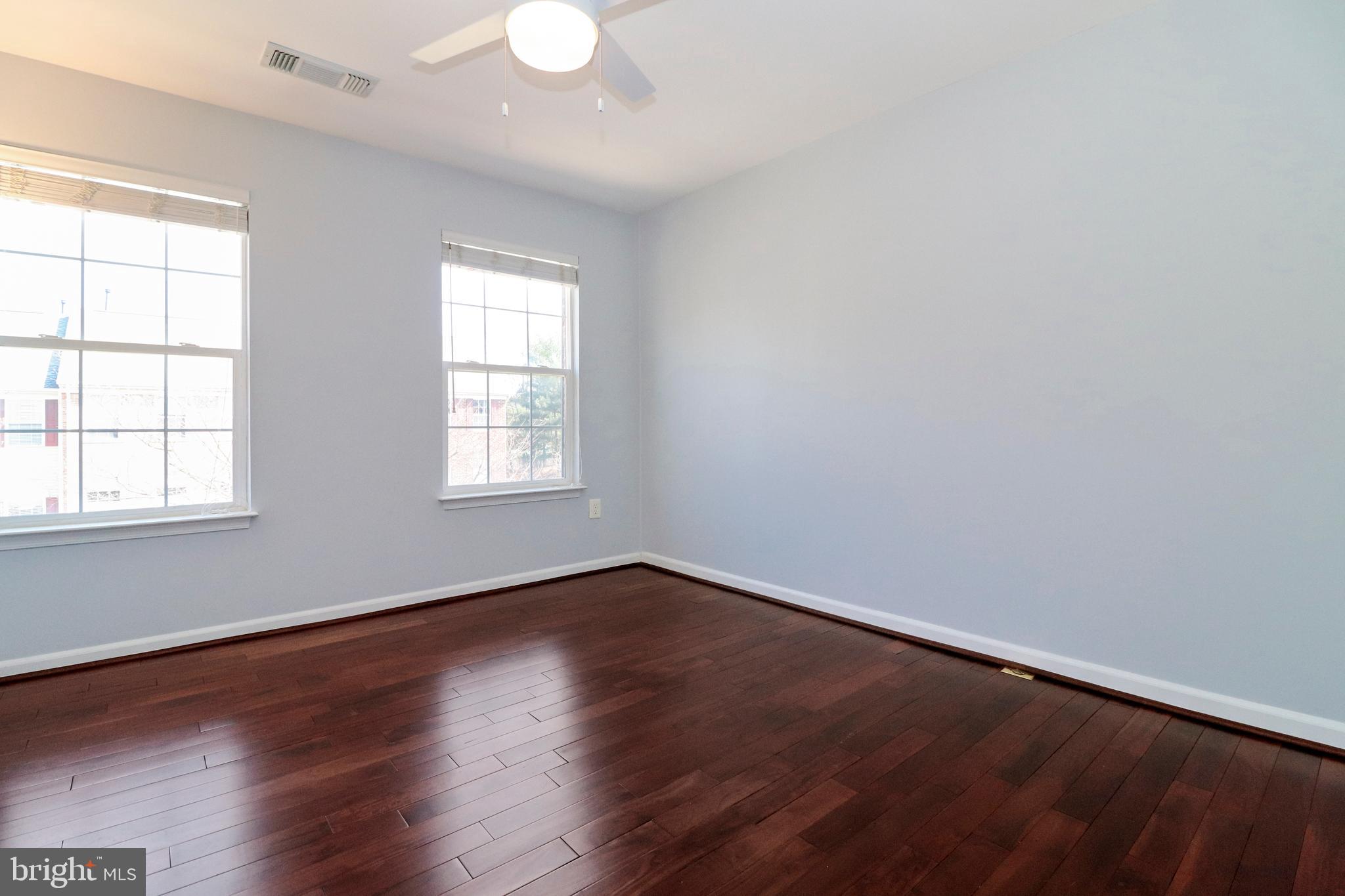 TOWNES AT FAIR LAKES GLEN - Residential