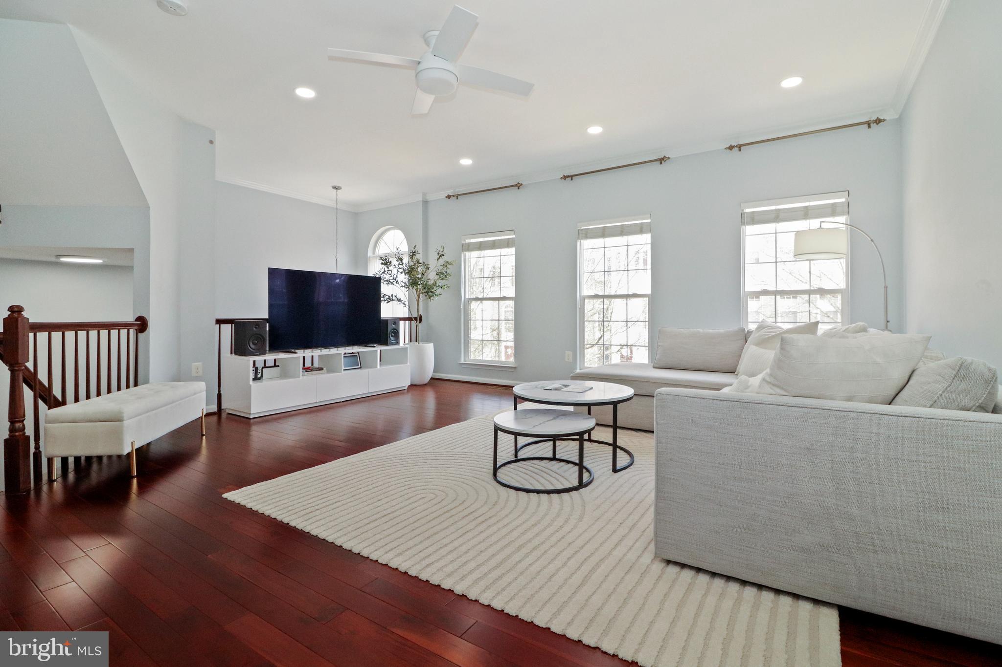 TOWNES AT FAIR LAKES GLEN - Residential