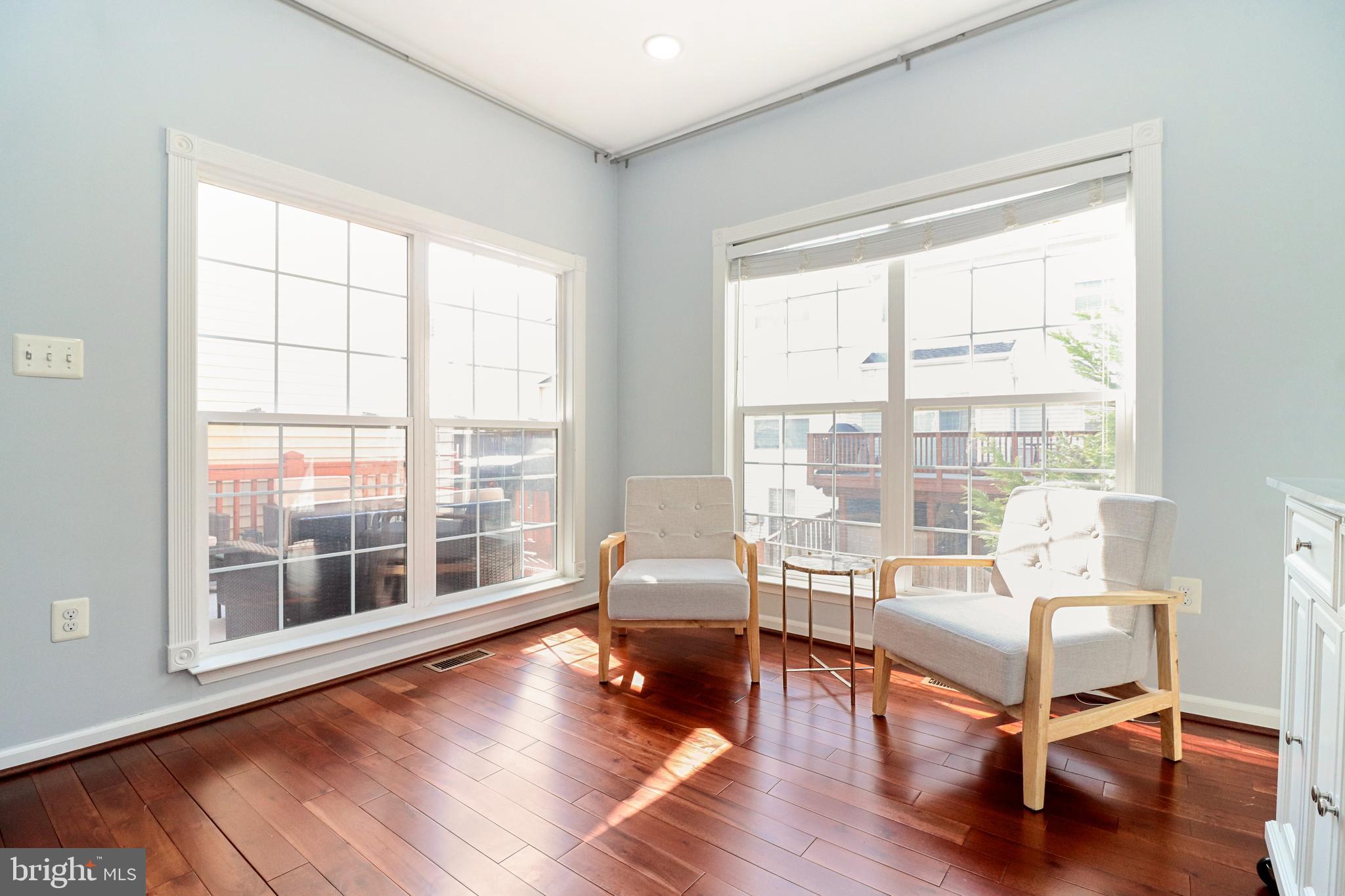 TOWNES AT FAIR LAKES GLEN - Residential