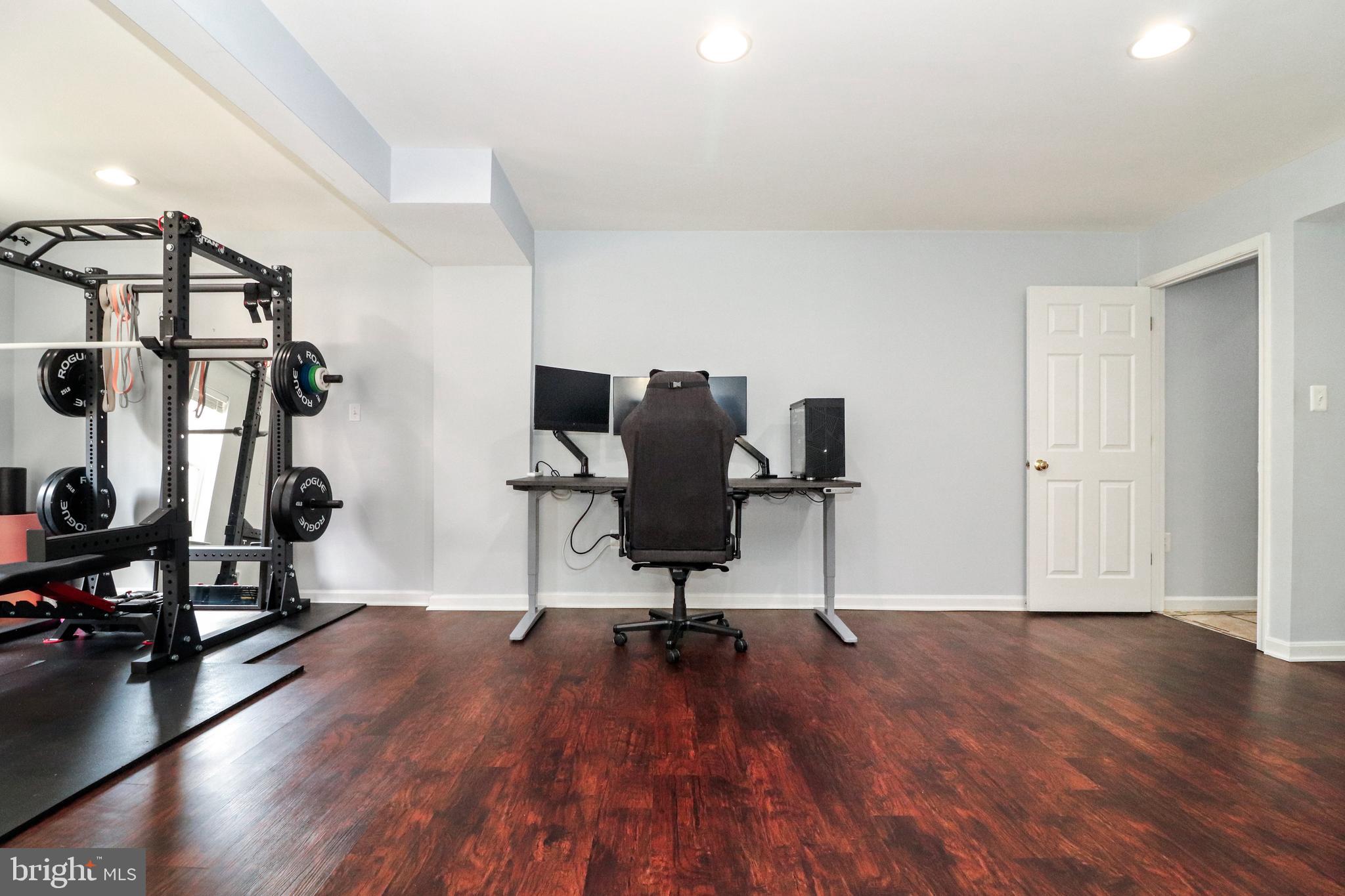 TOWNES AT FAIR LAKES GLEN - Residential