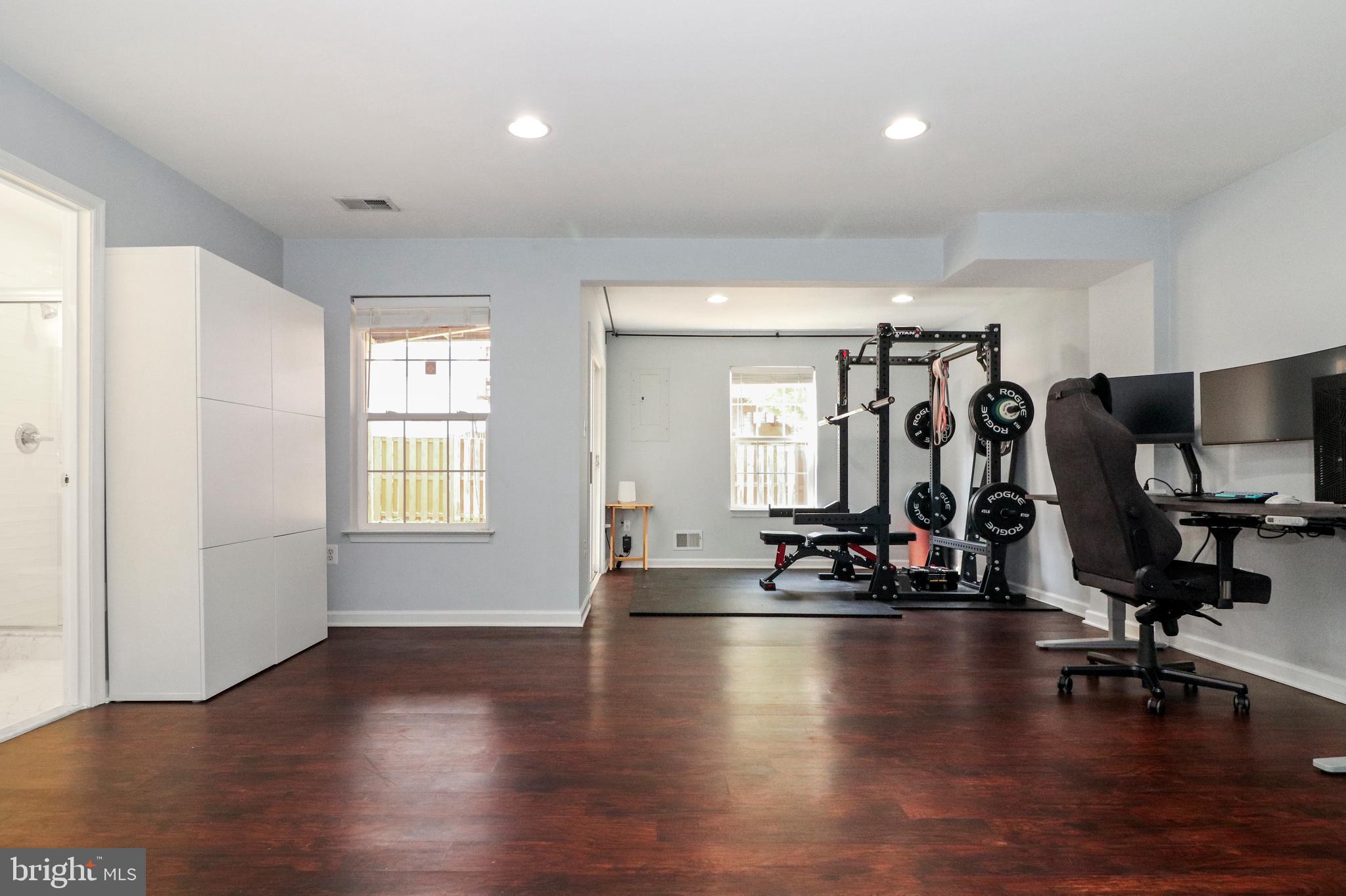 TOWNES AT FAIR LAKES GLEN - Residential