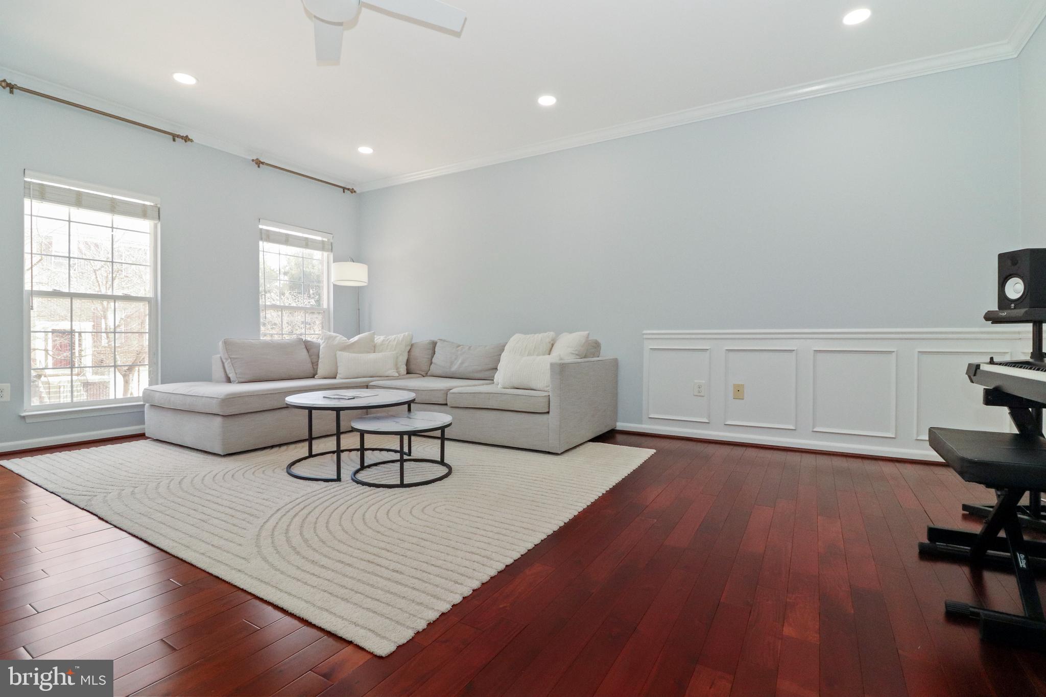 TOWNES AT FAIR LAKES GLEN - Residential