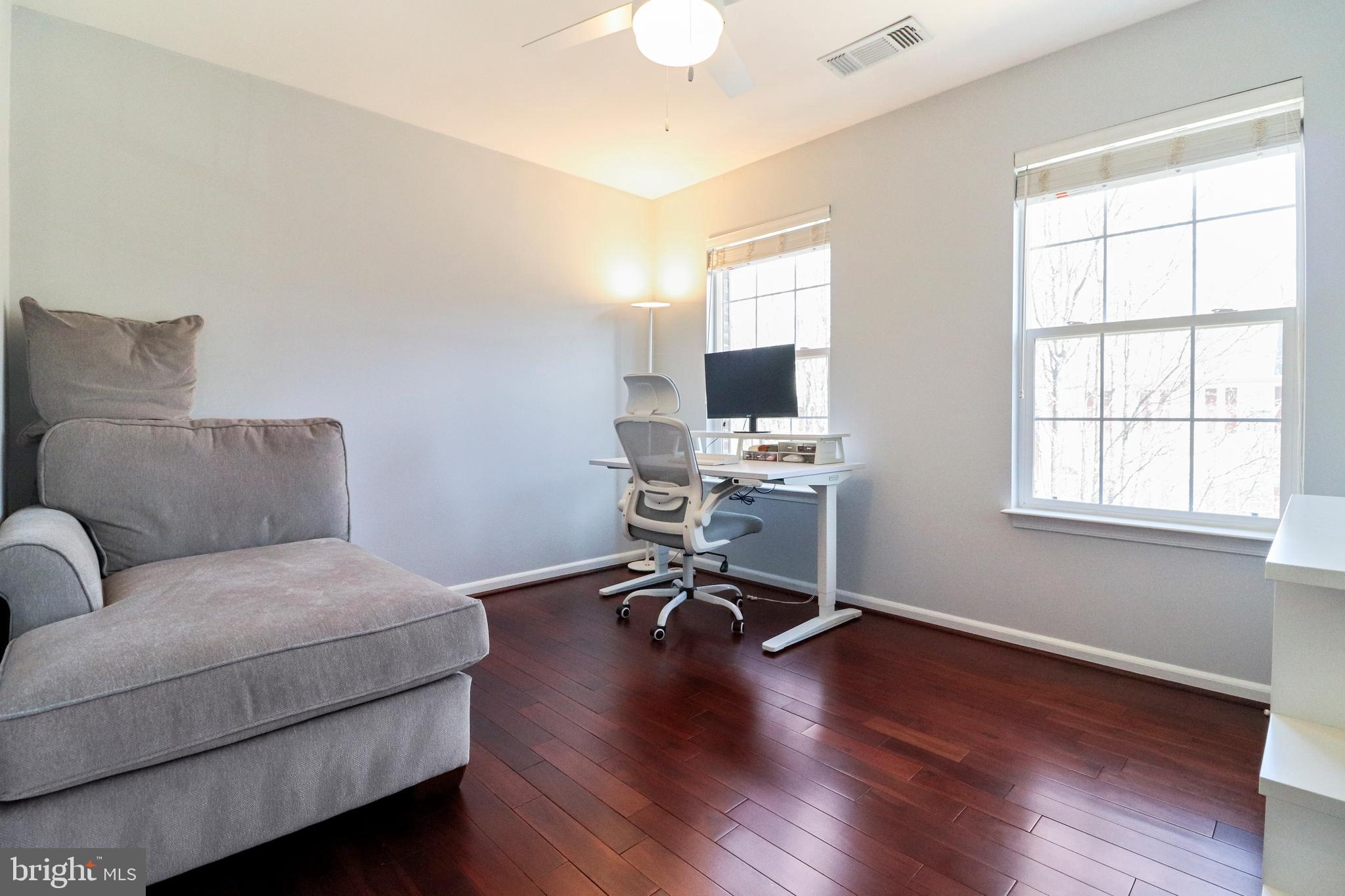 TOWNES AT FAIR LAKES GLEN - Residential