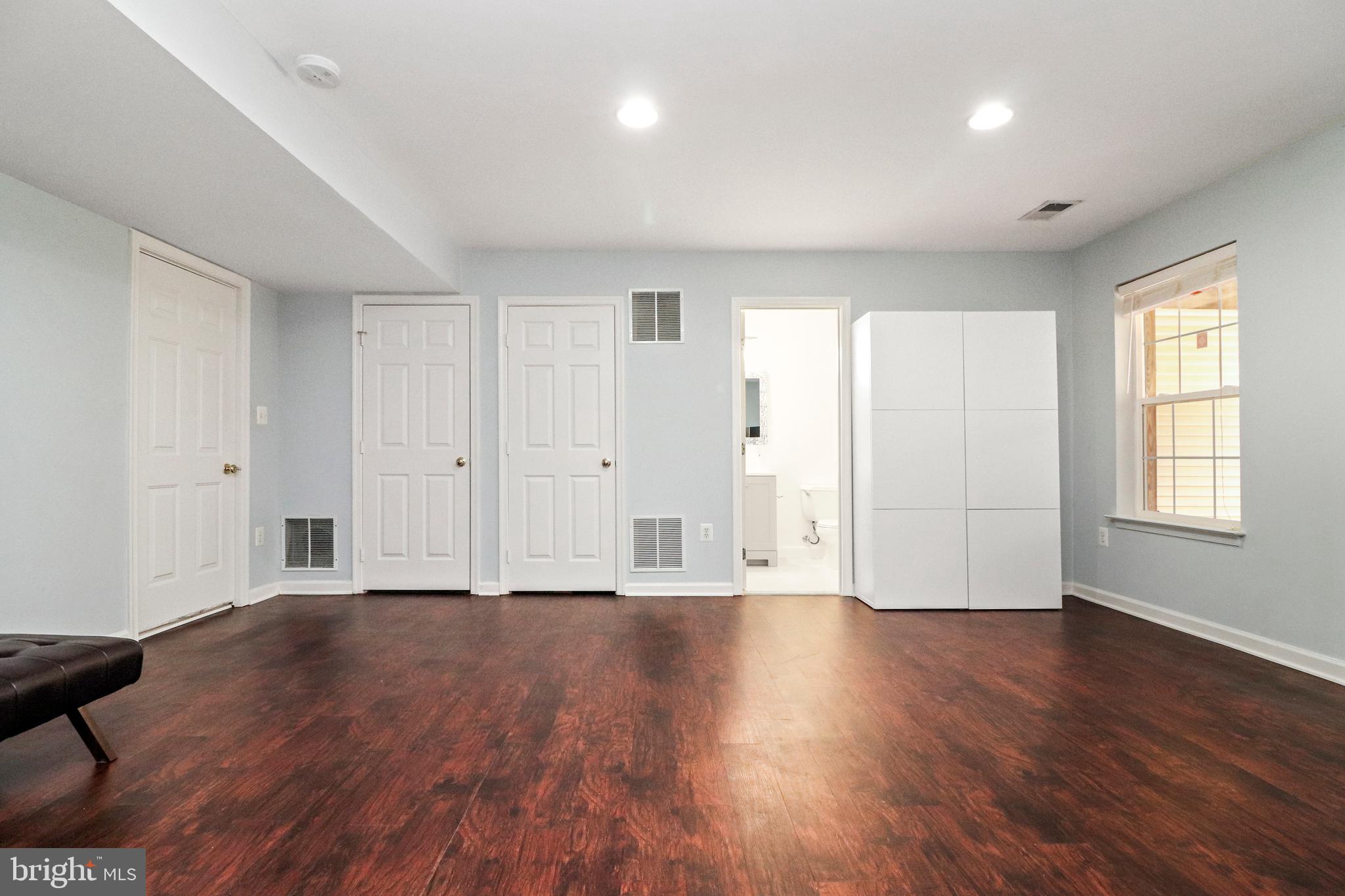 TOWNES AT FAIR LAKES GLEN - Residential