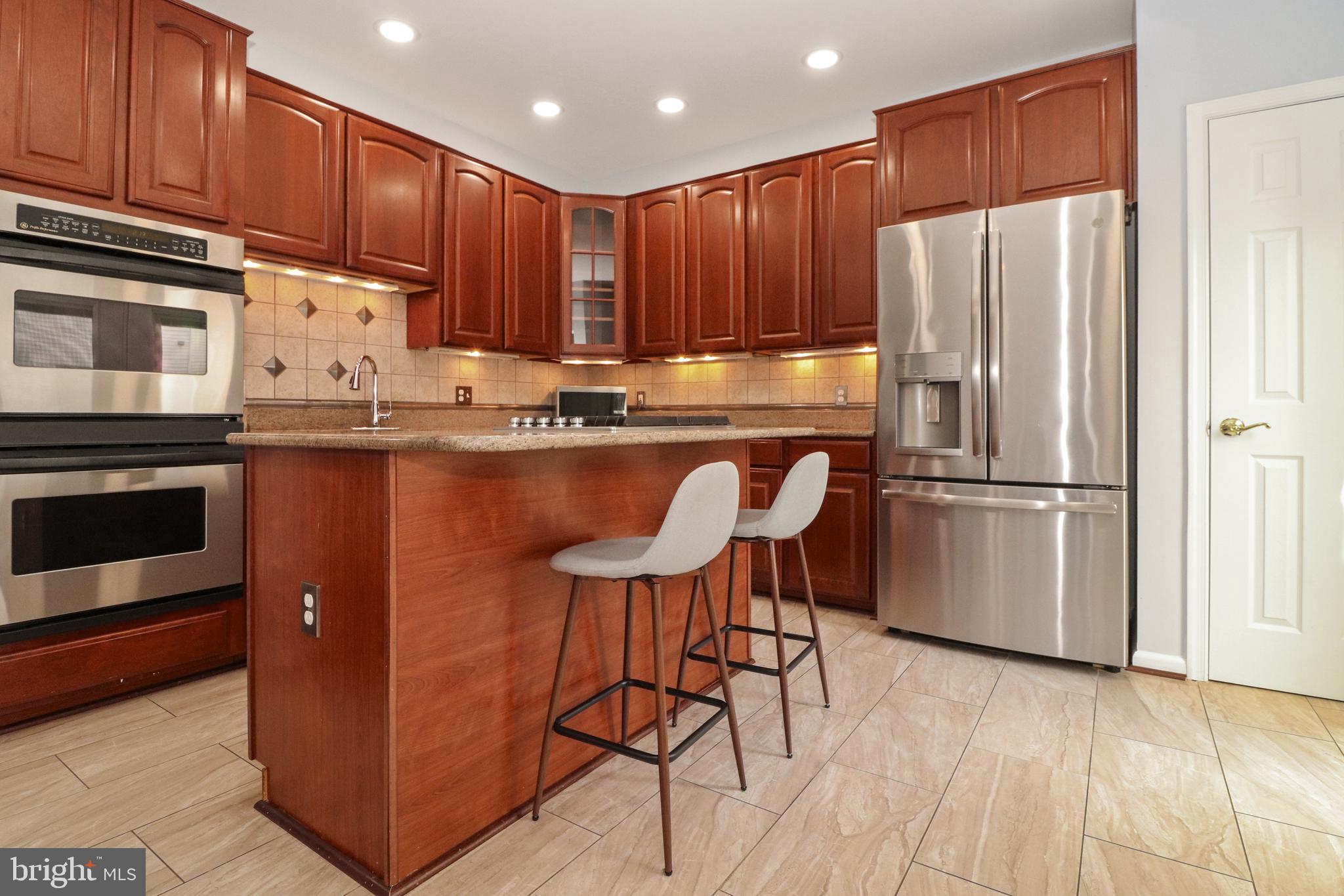 TOWNES AT FAIR LAKES GLEN - Residential