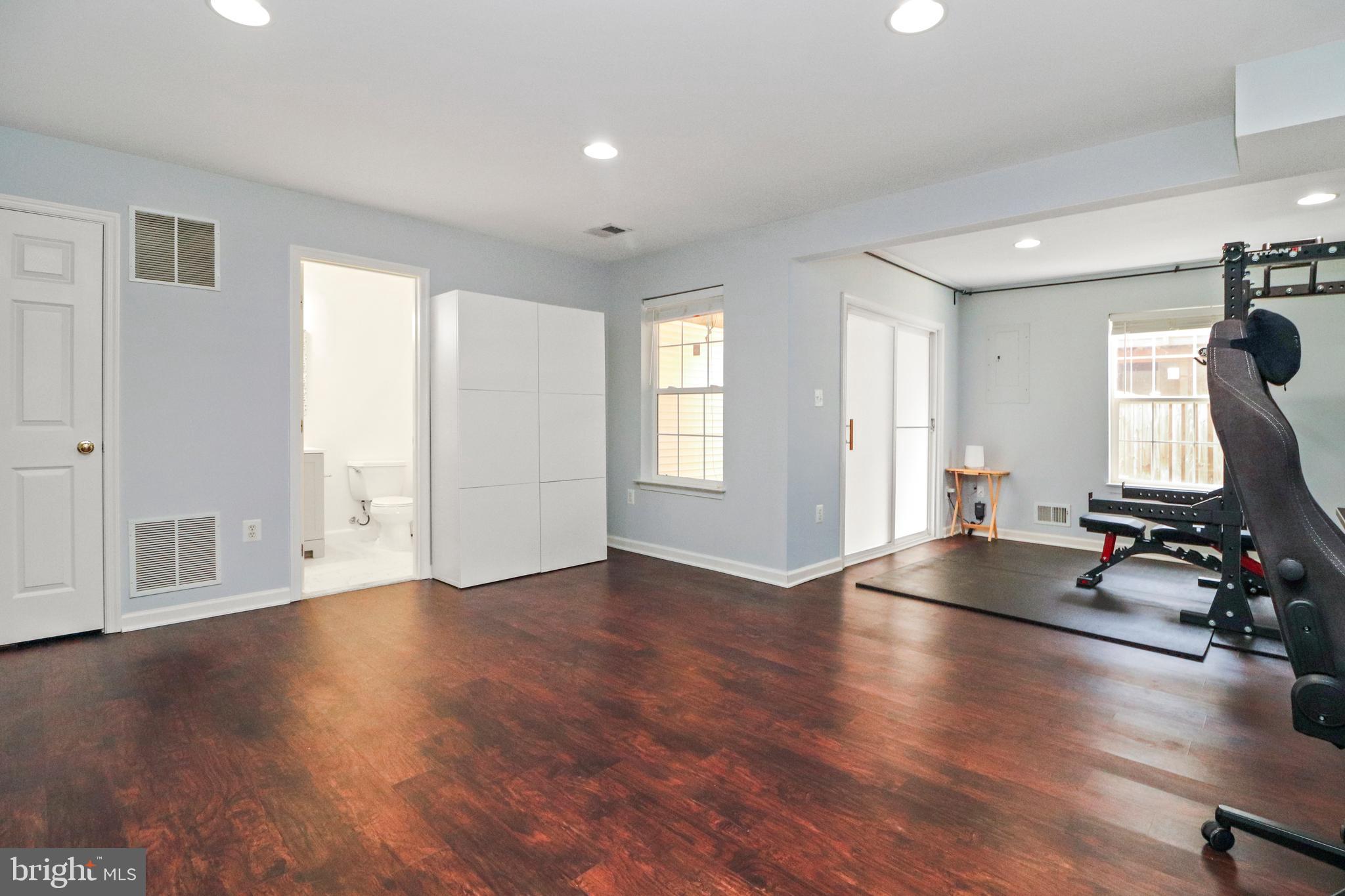 TOWNES AT FAIR LAKES GLEN - Residential