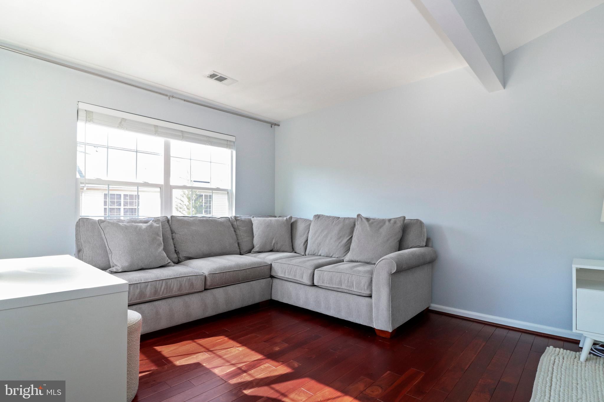 TOWNES AT FAIR LAKES GLEN - Residential