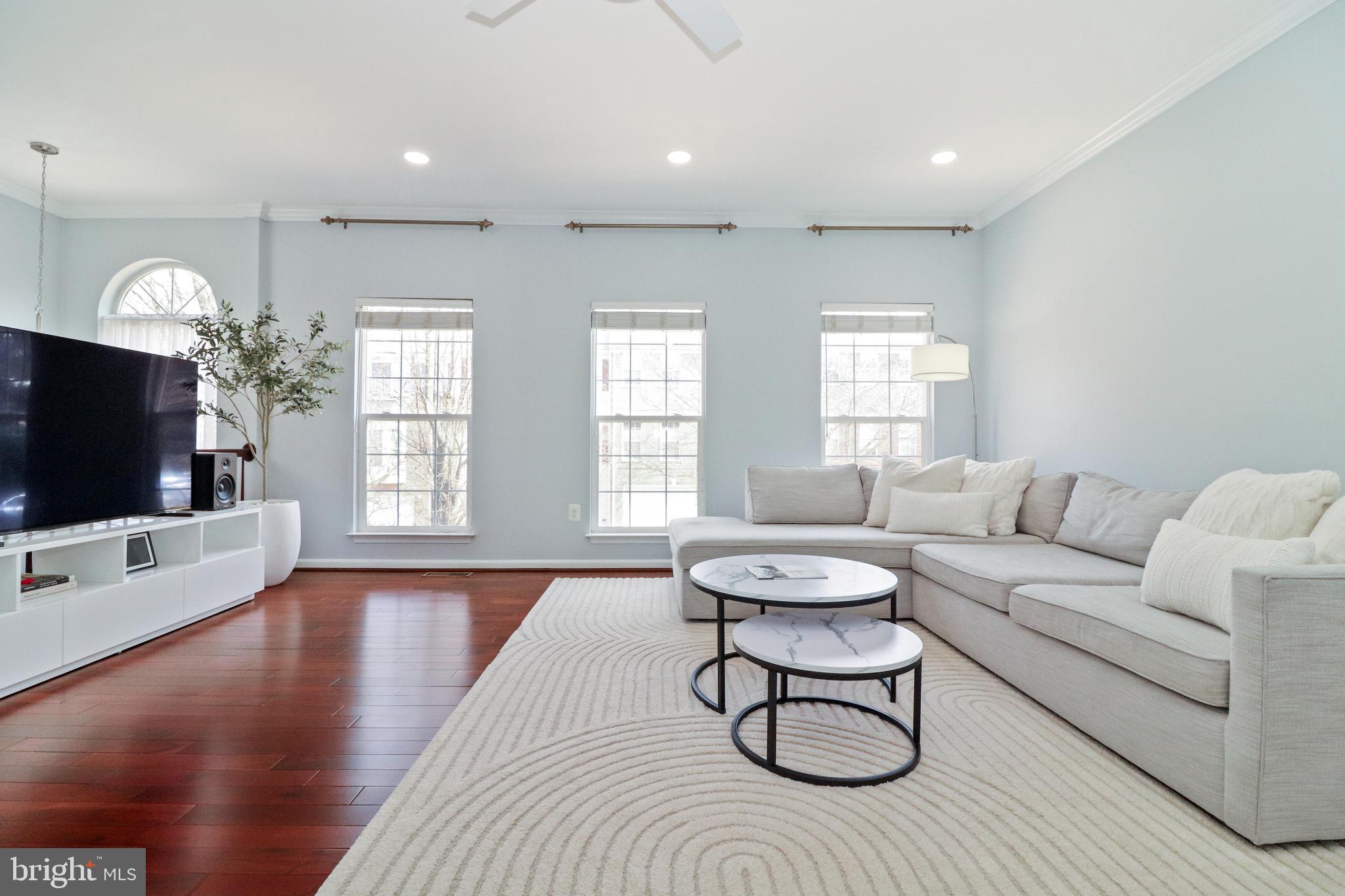 TOWNES AT FAIR LAKES GLEN - Residential