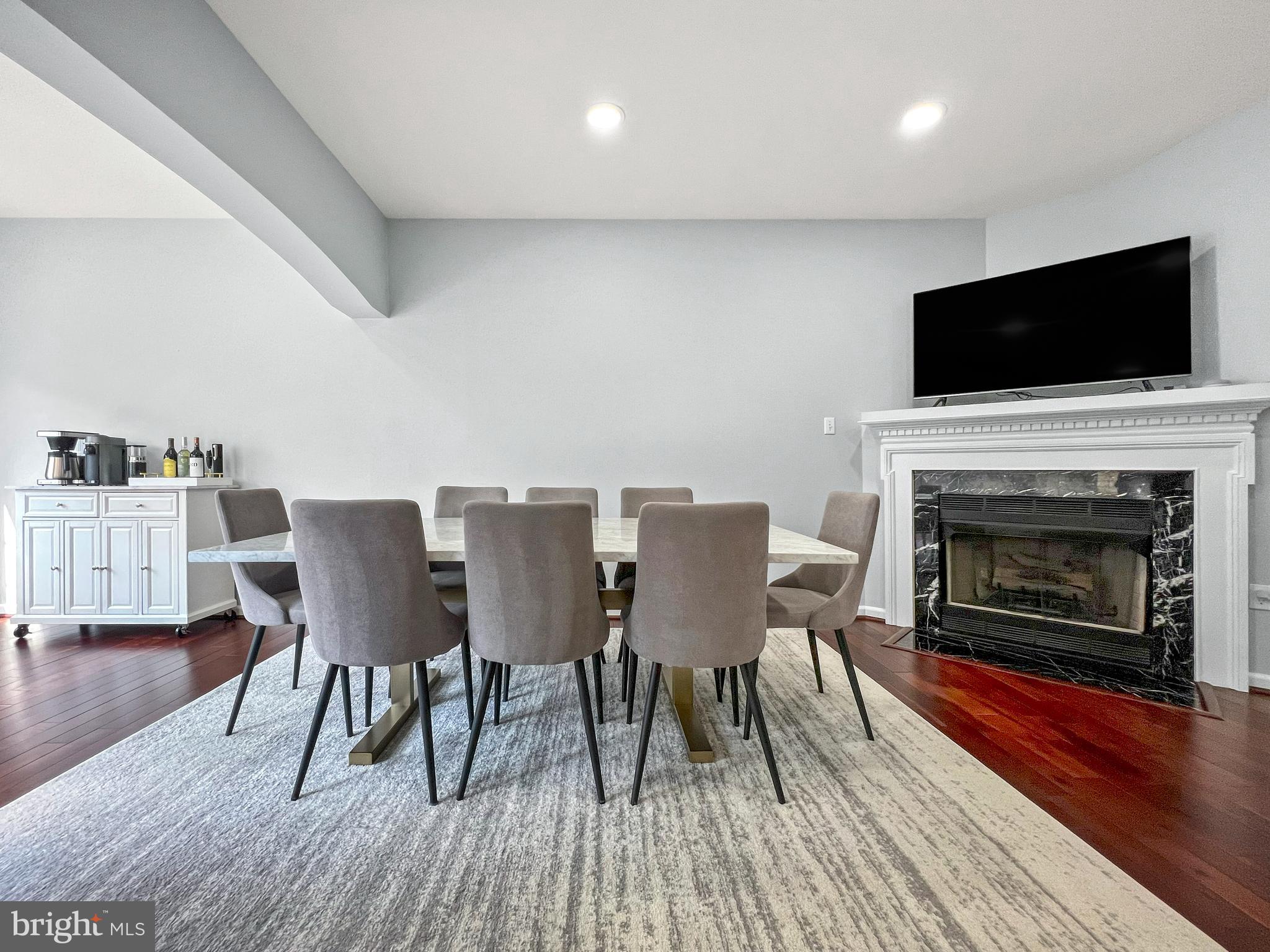 TOWNES AT FAIR LAKES GLEN - Residential