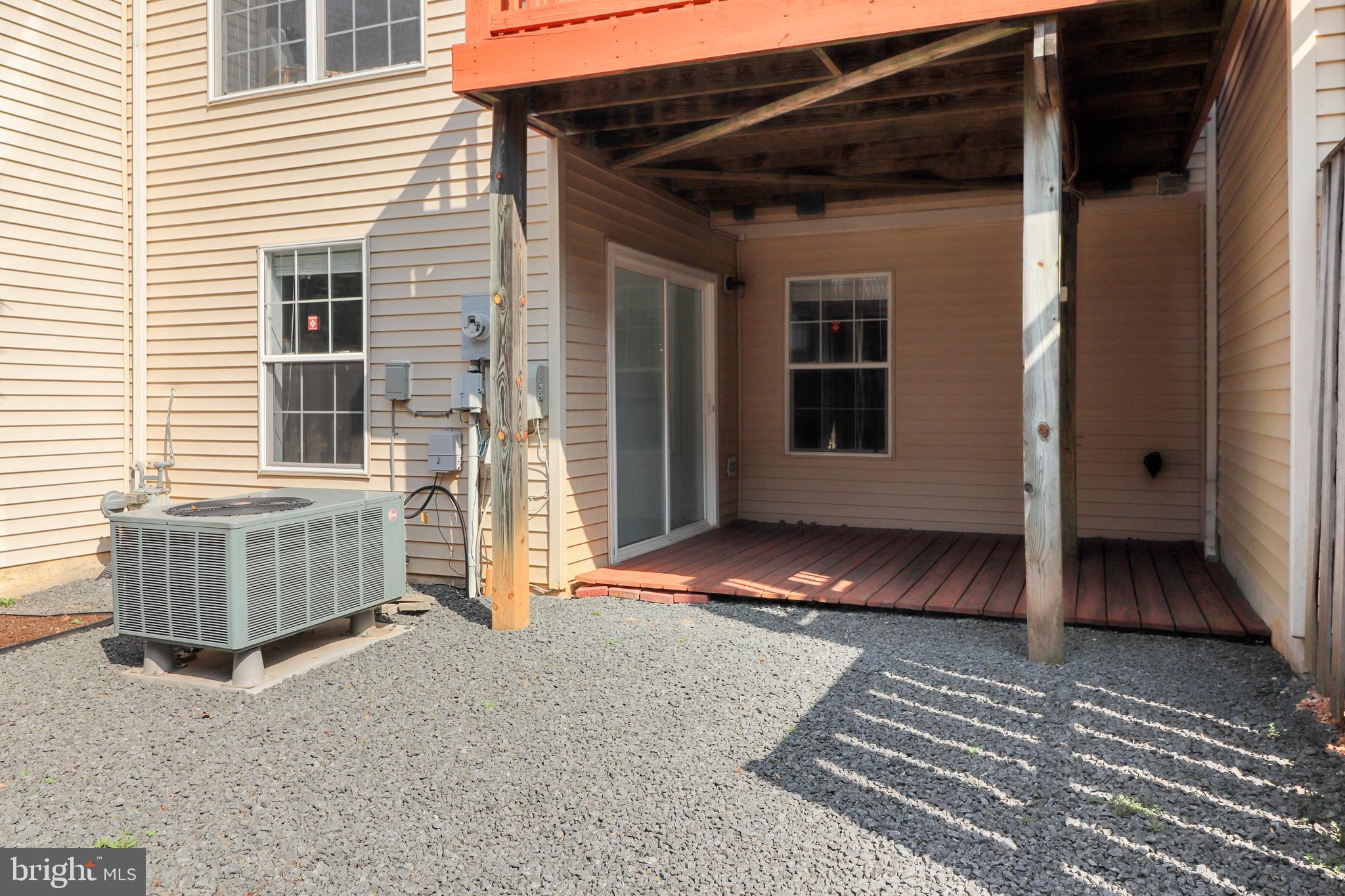 TOWNES AT FAIR LAKES GLEN - Residential