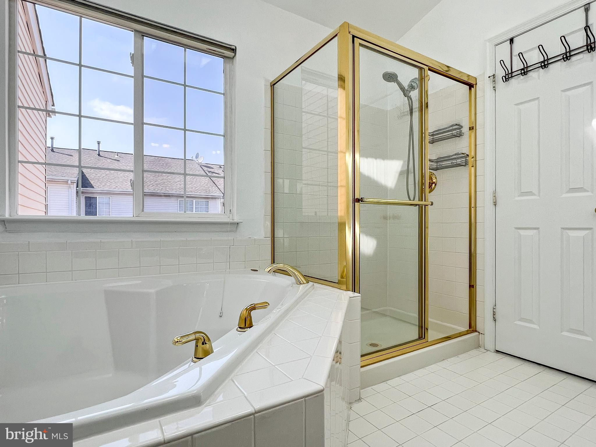 TOWNES AT FAIR LAKES GLEN - Residential