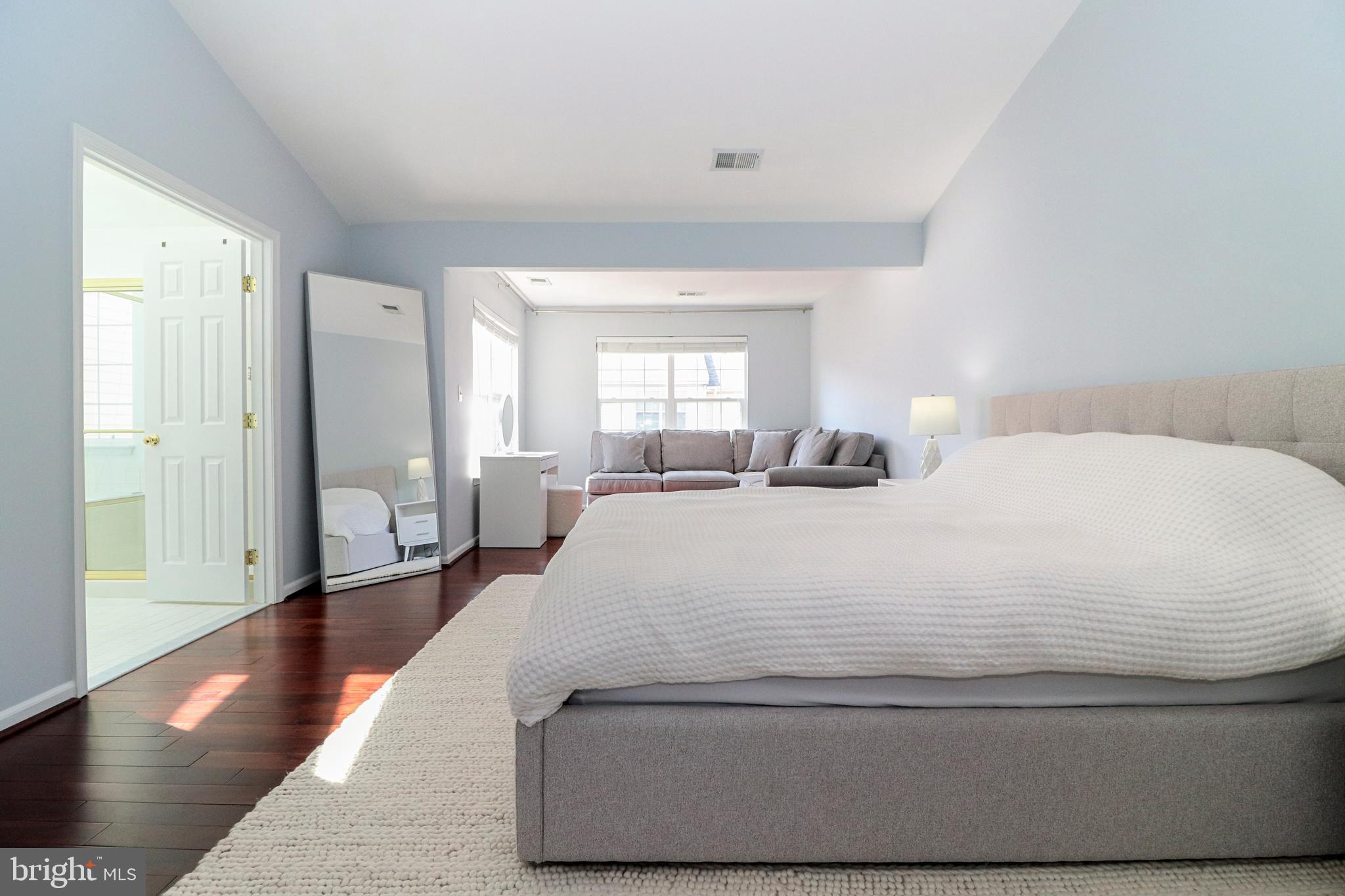 TOWNES AT FAIR LAKES GLEN - Residential