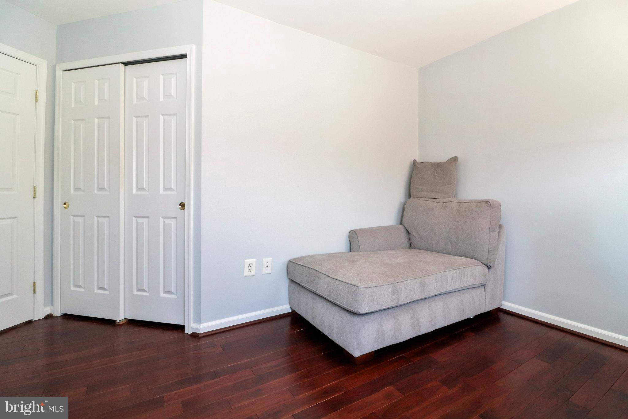 TOWNES AT FAIR LAKES GLEN - Residential