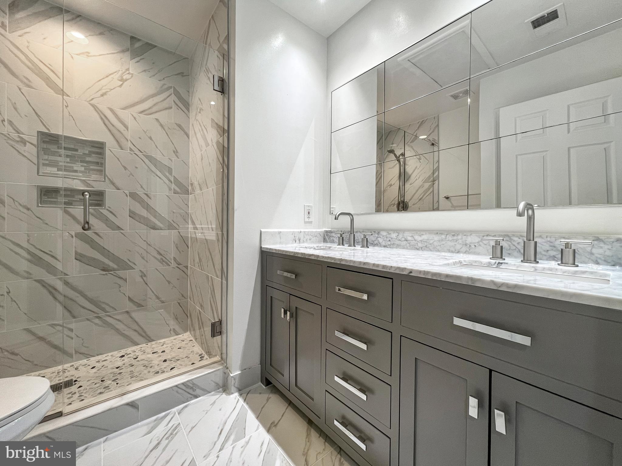 TOWNES AT FAIR LAKES GLEN - Residential